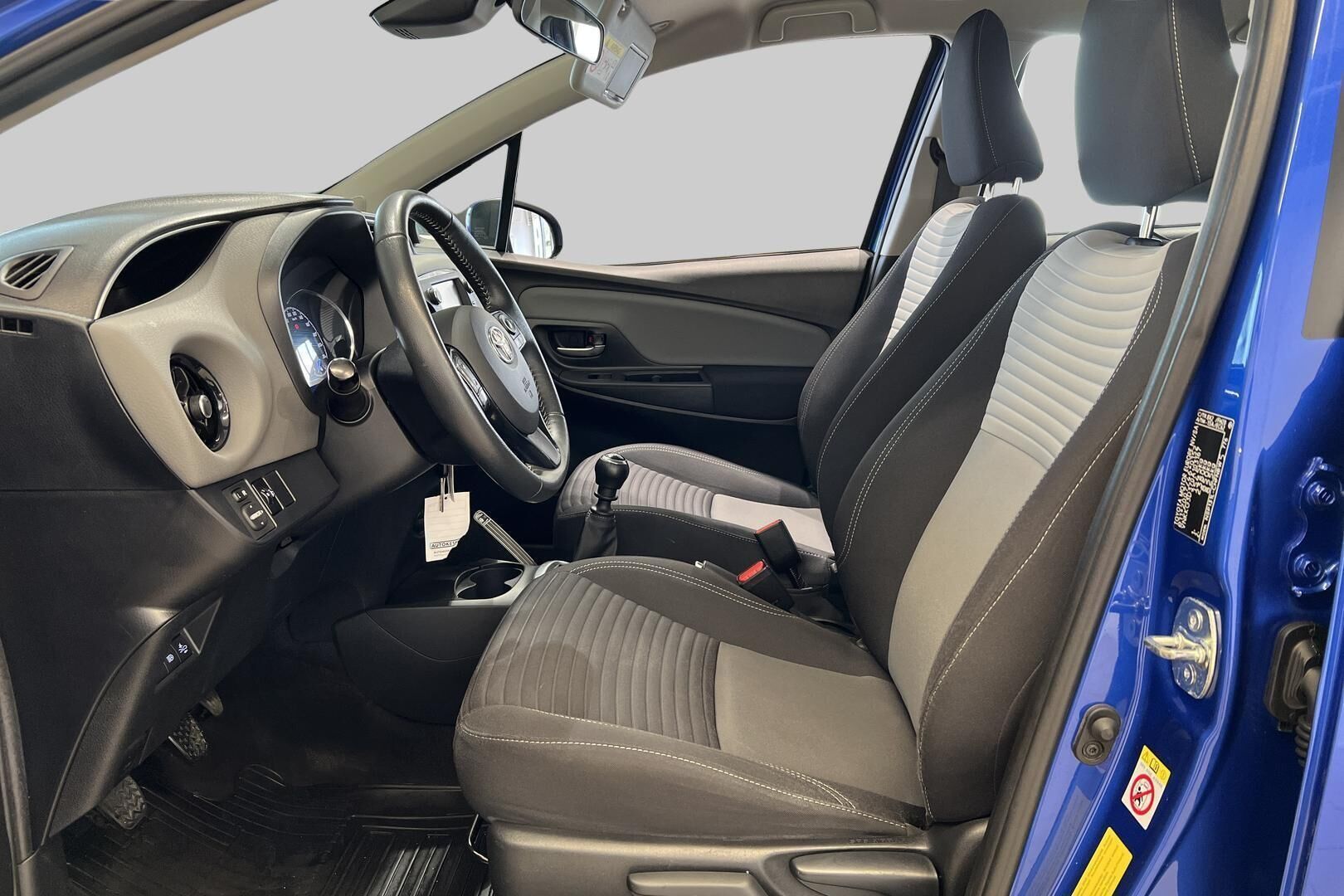 Toyota Yaris iso kuva 8