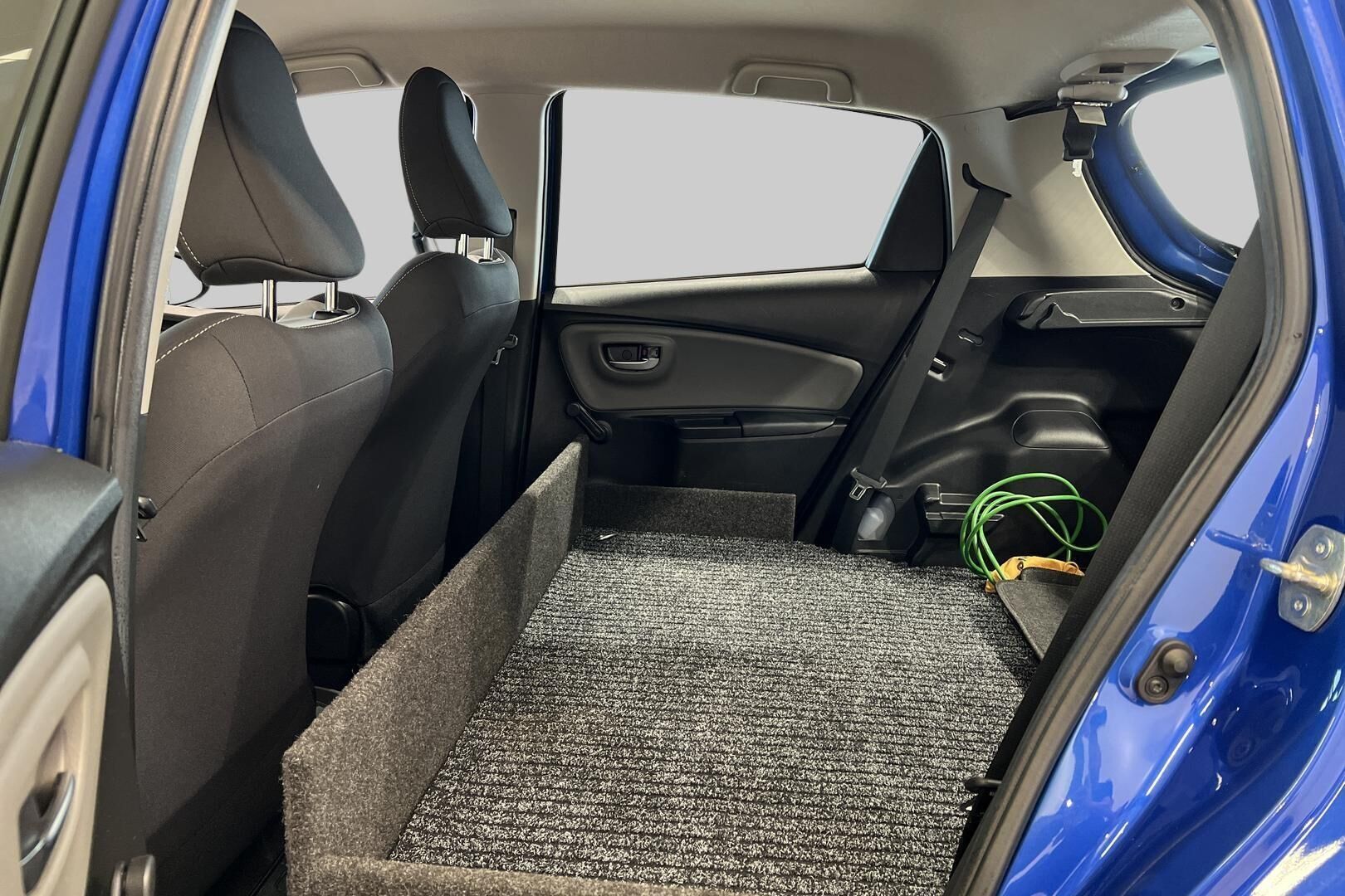Toyota Yaris iso kuva 9