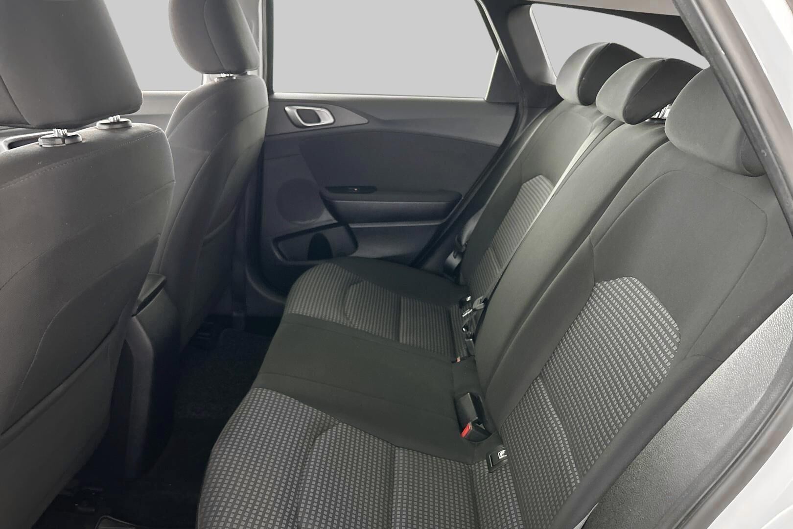 Kia Ceed iso kuva 10