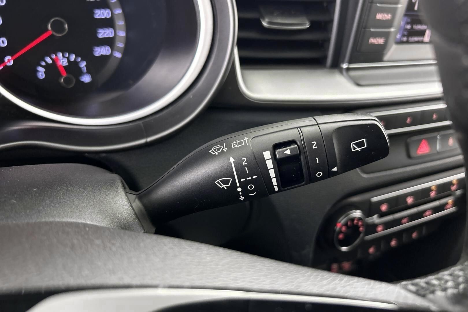 Kia Ceed iso kuva 16