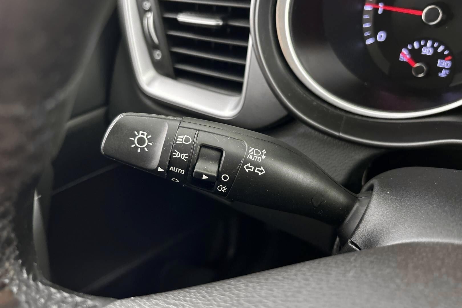 Kia Ceed iso kuva 18