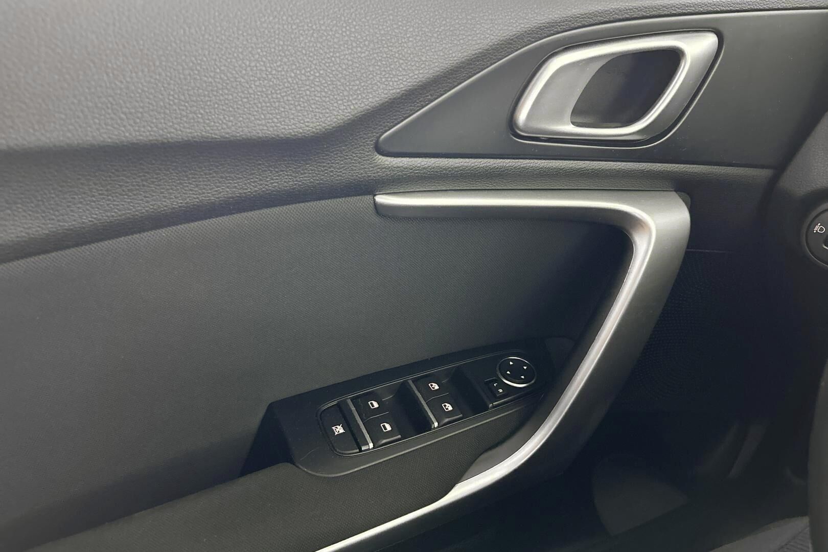 Kia Ceed iso kuva 20