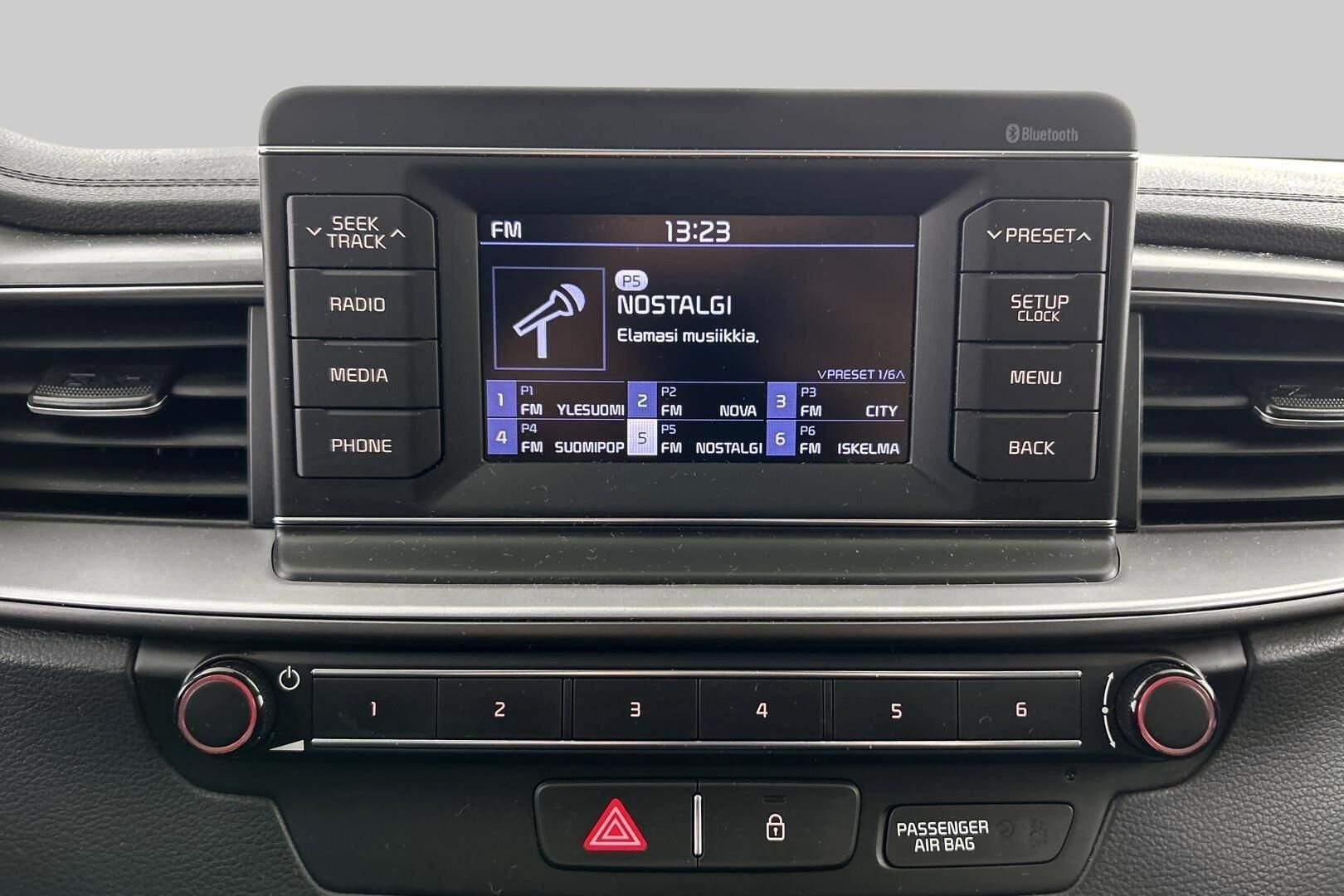 Kia Ceed iso kuva 21