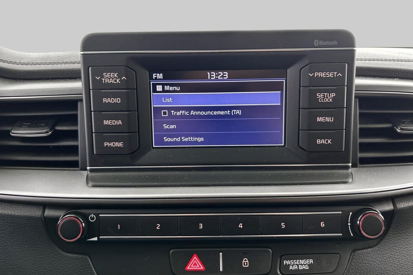 Kia Ceed iso kuva 22
