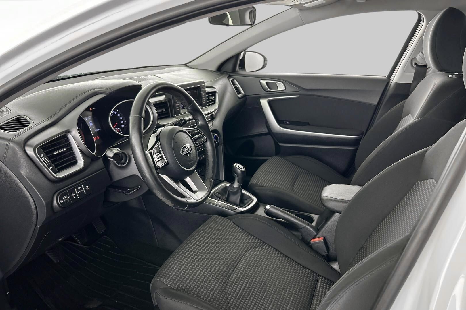 Kia Ceed iso kuva 9