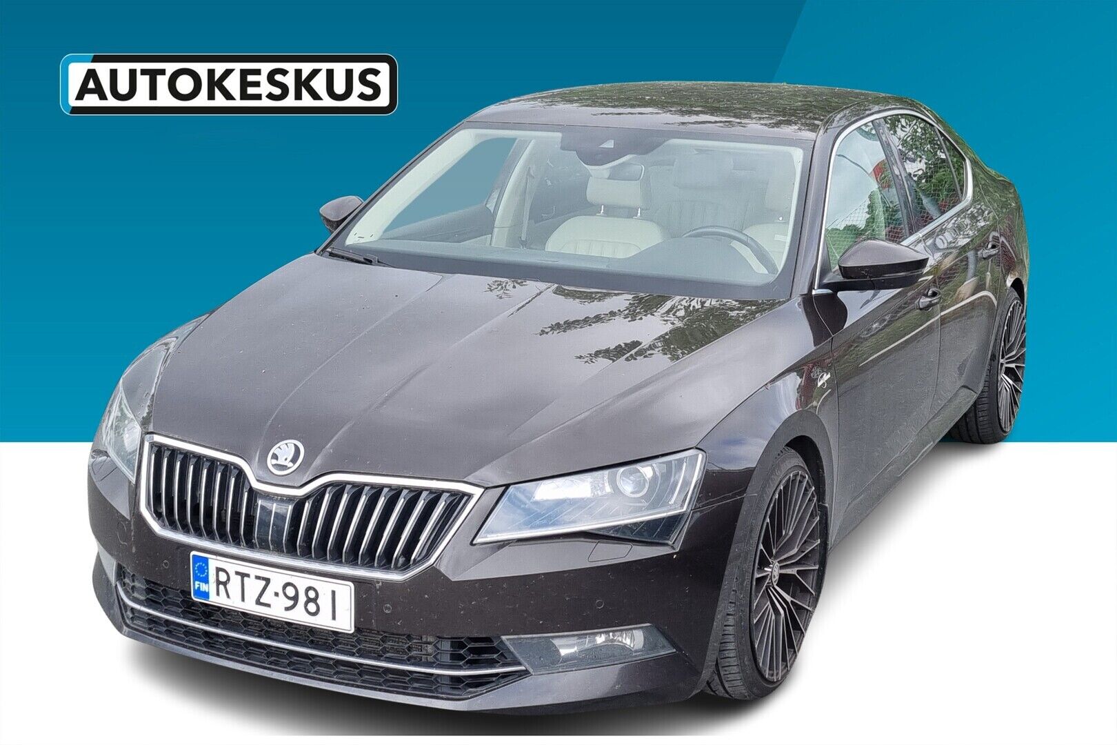 Skoda Superb iso kuva 0