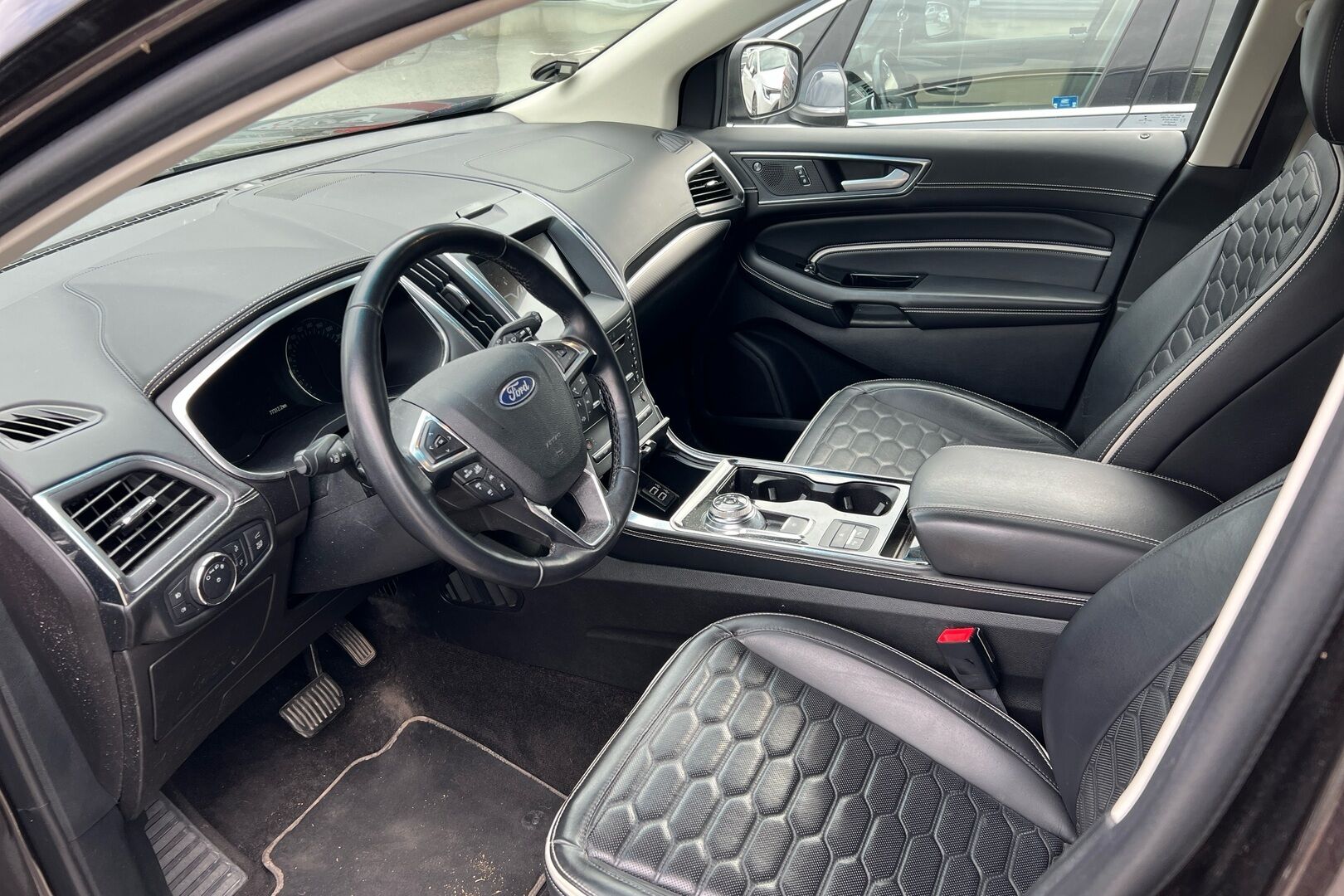 Ford Edge iso kuva 1