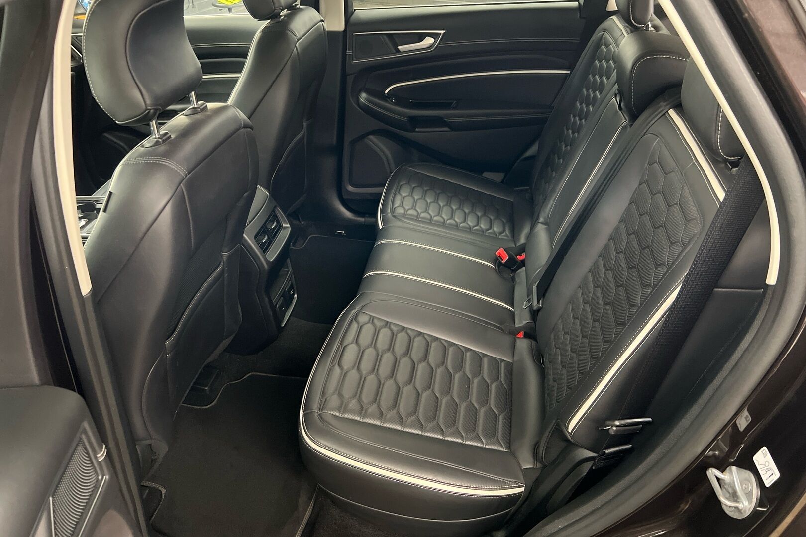 Ford Edge iso kuva 8