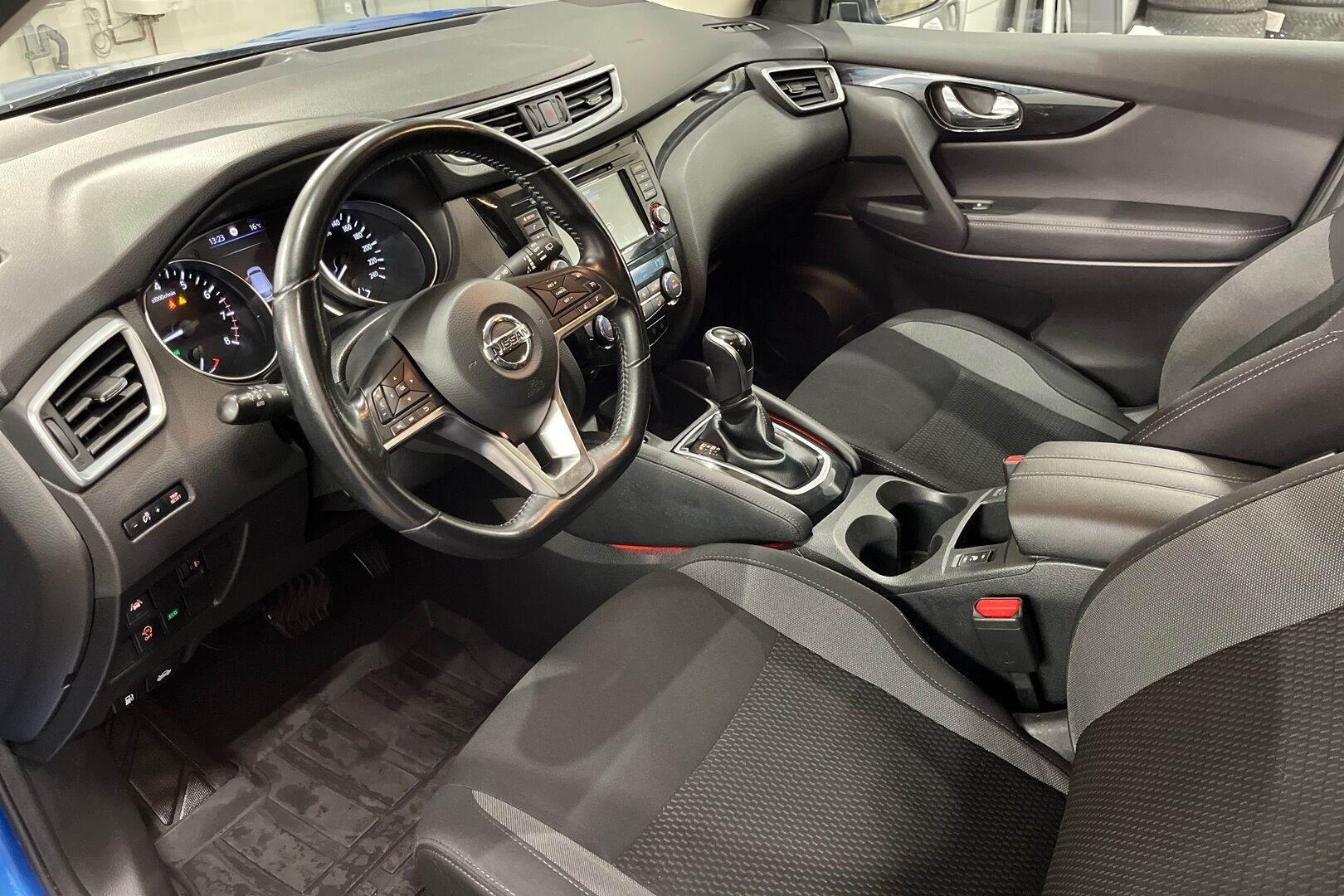 Nissan Qashqai iso kuva 6