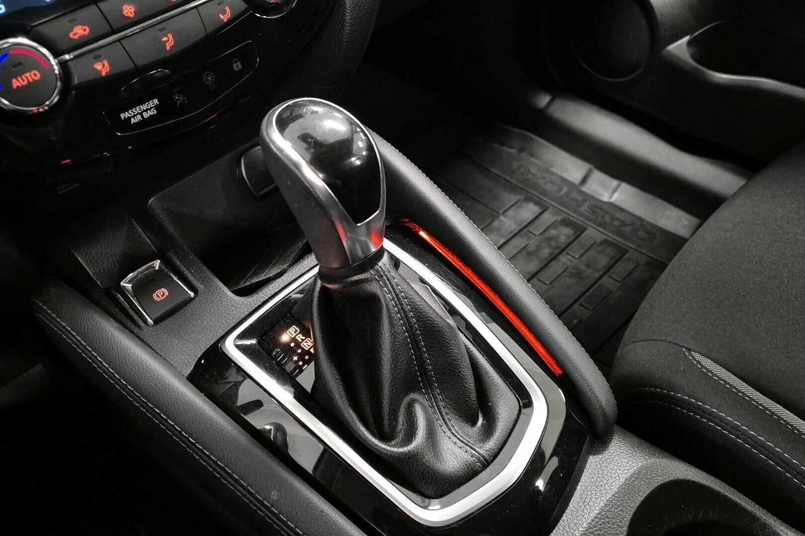 Nissan Qashqai iso kuva 17