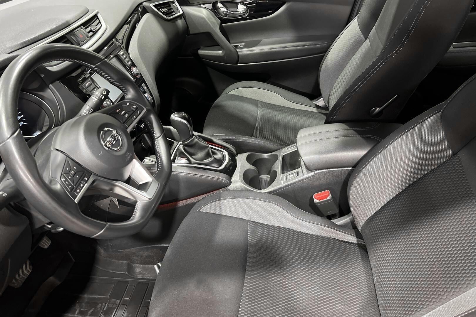 Nissan Qashqai iso kuva 8