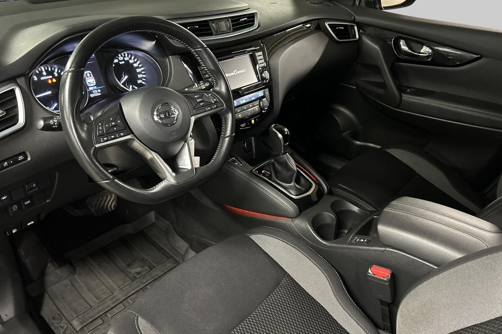 Nissan Qashqai iso kuva 9