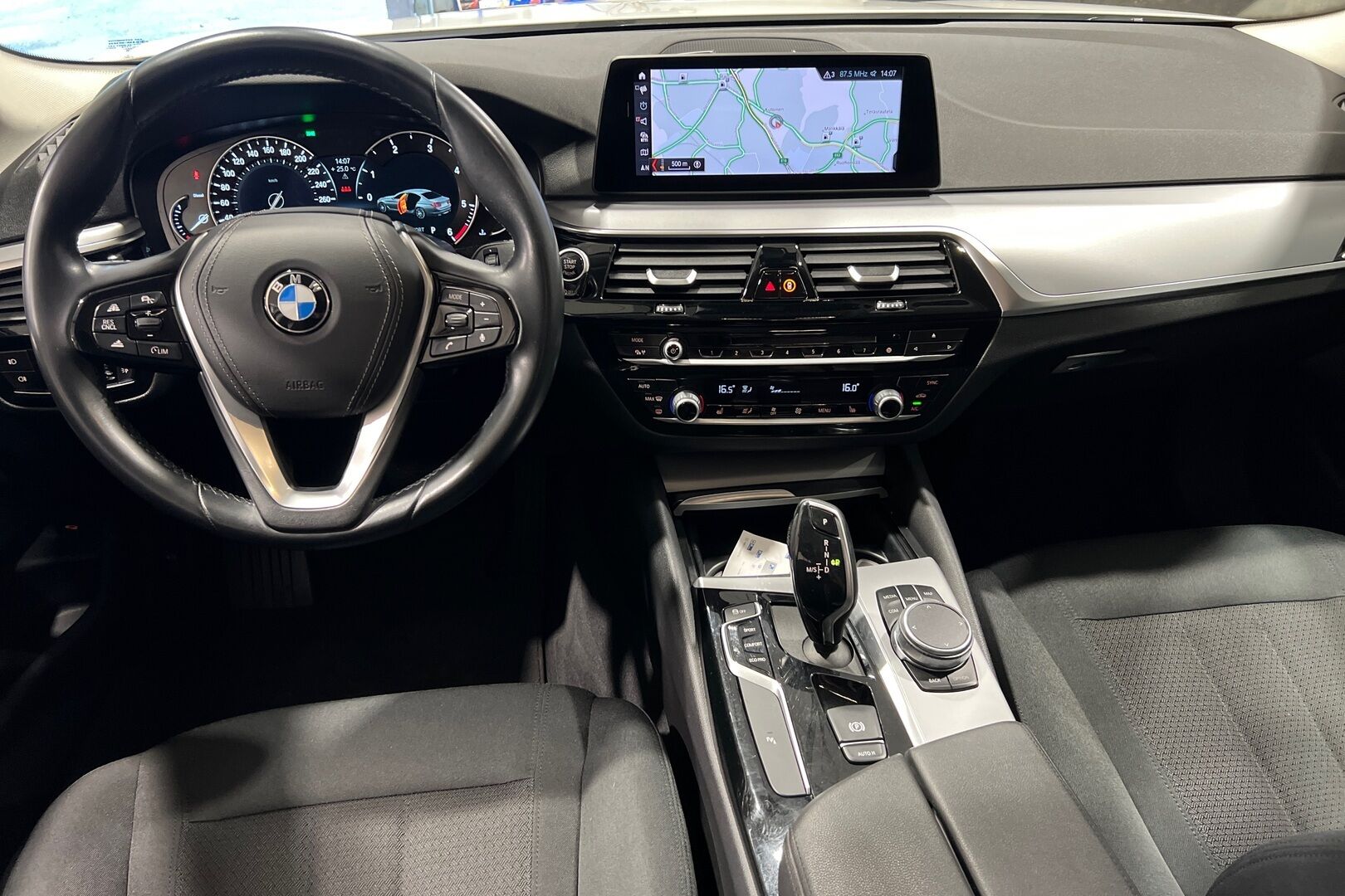 BMW 5-sarja iso kuva 18