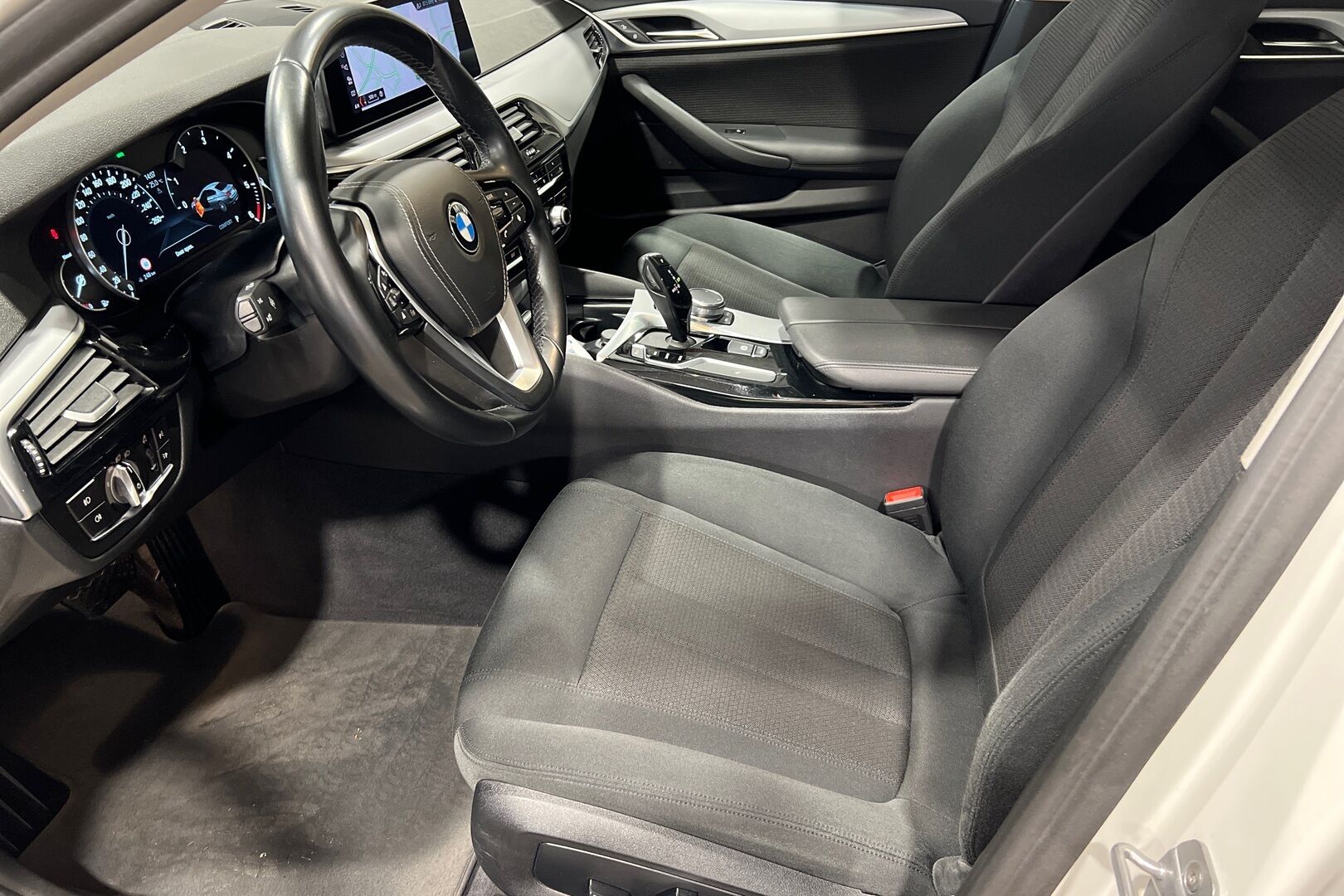BMW 5-sarja iso kuva 19