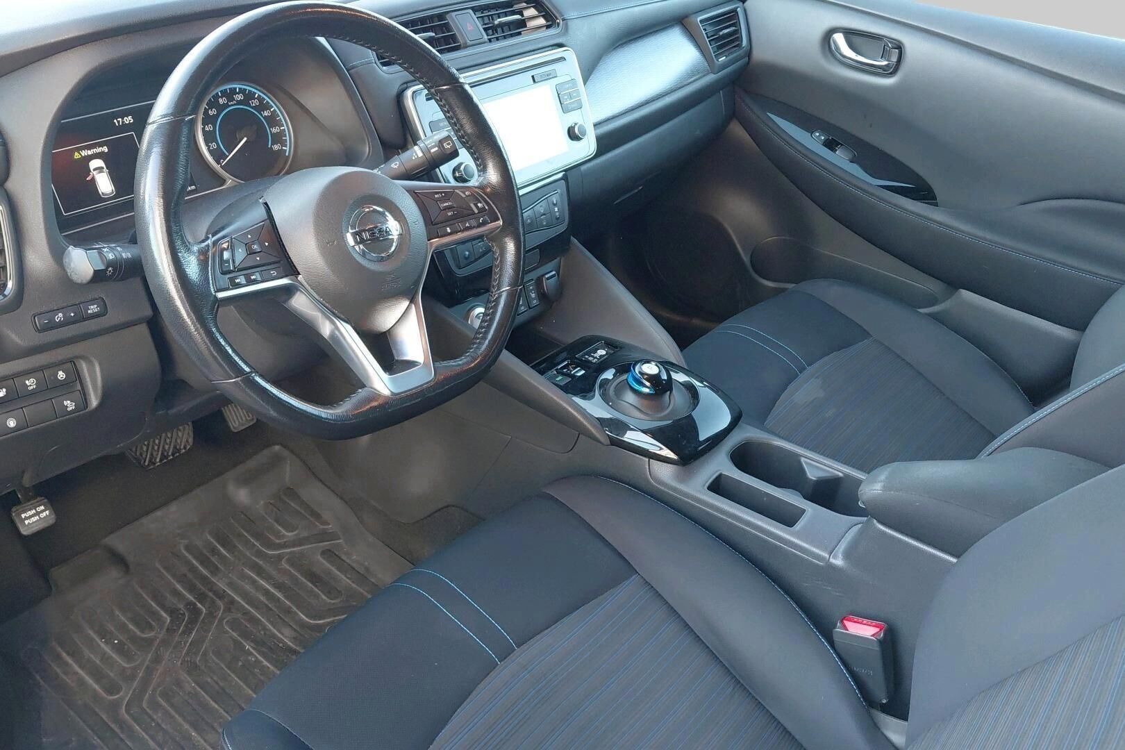Nissan Leaf iso kuva 2