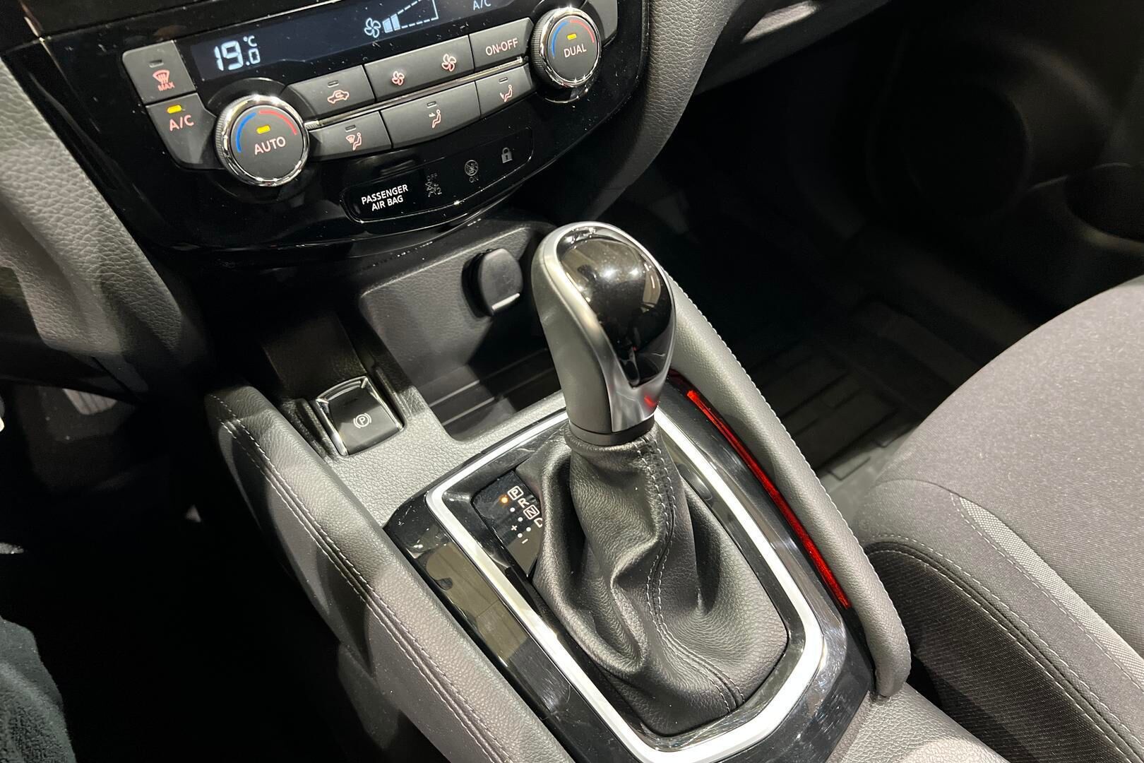 Nissan Qashqai iso kuva 17