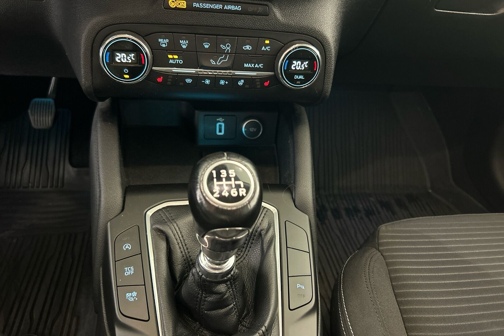 Ford Focus iso kuva 13