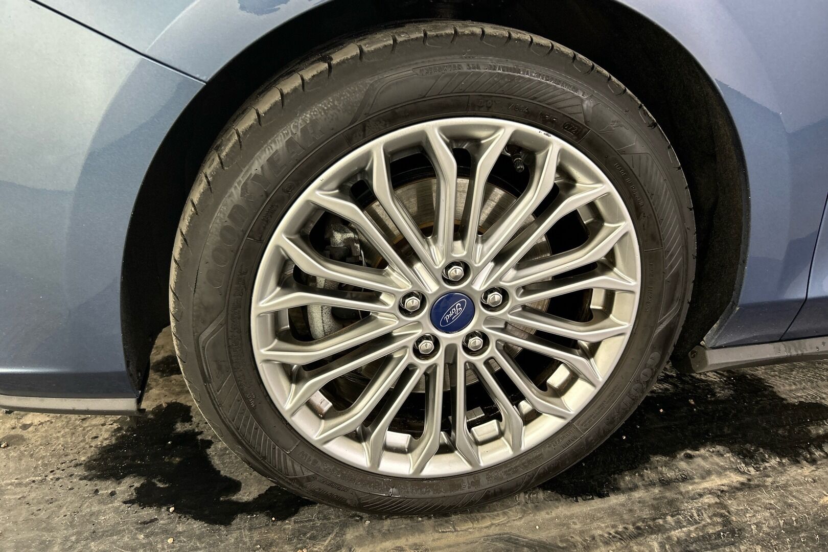 Ford Focus iso kuva 14