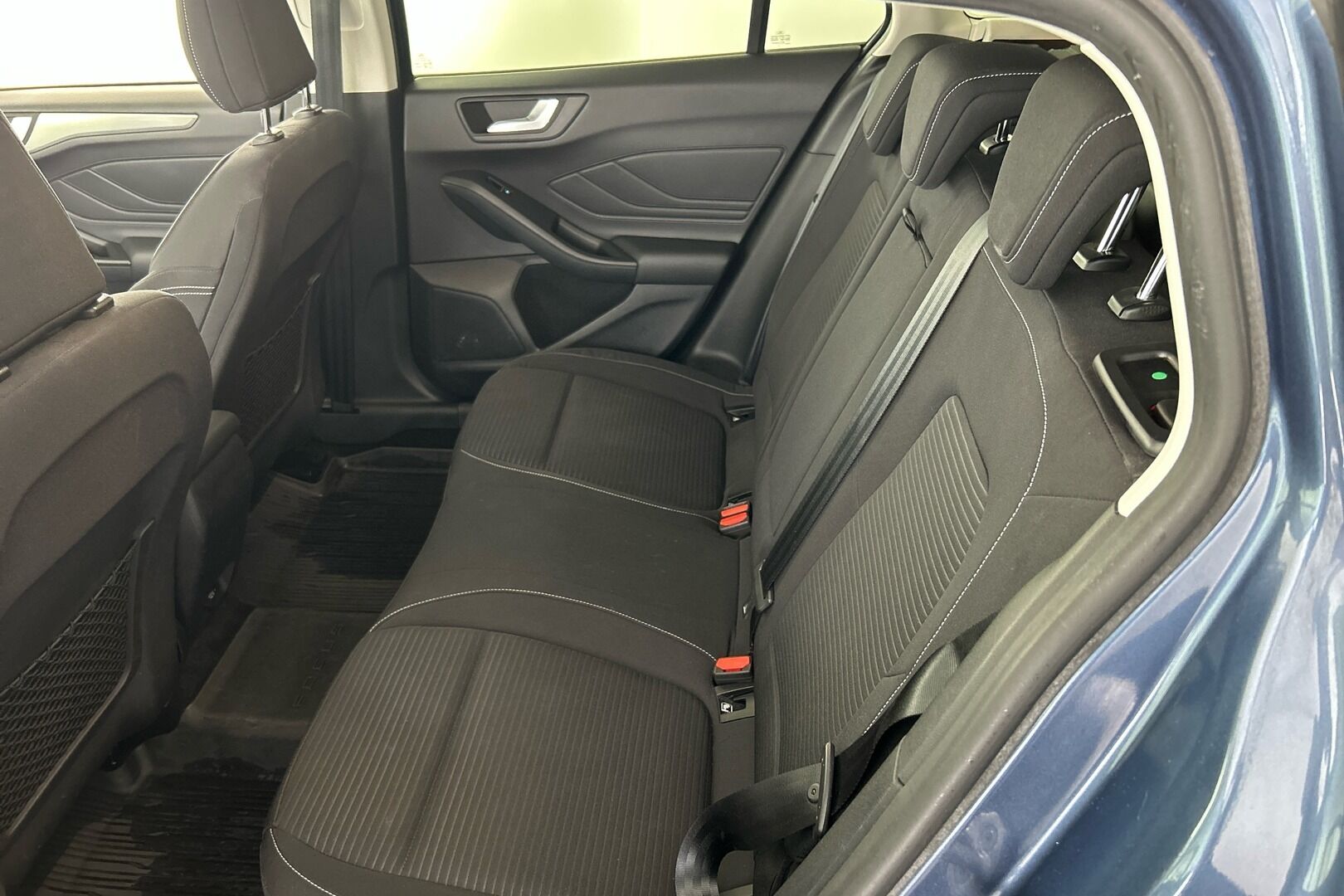 Ford Focus iso kuva 8