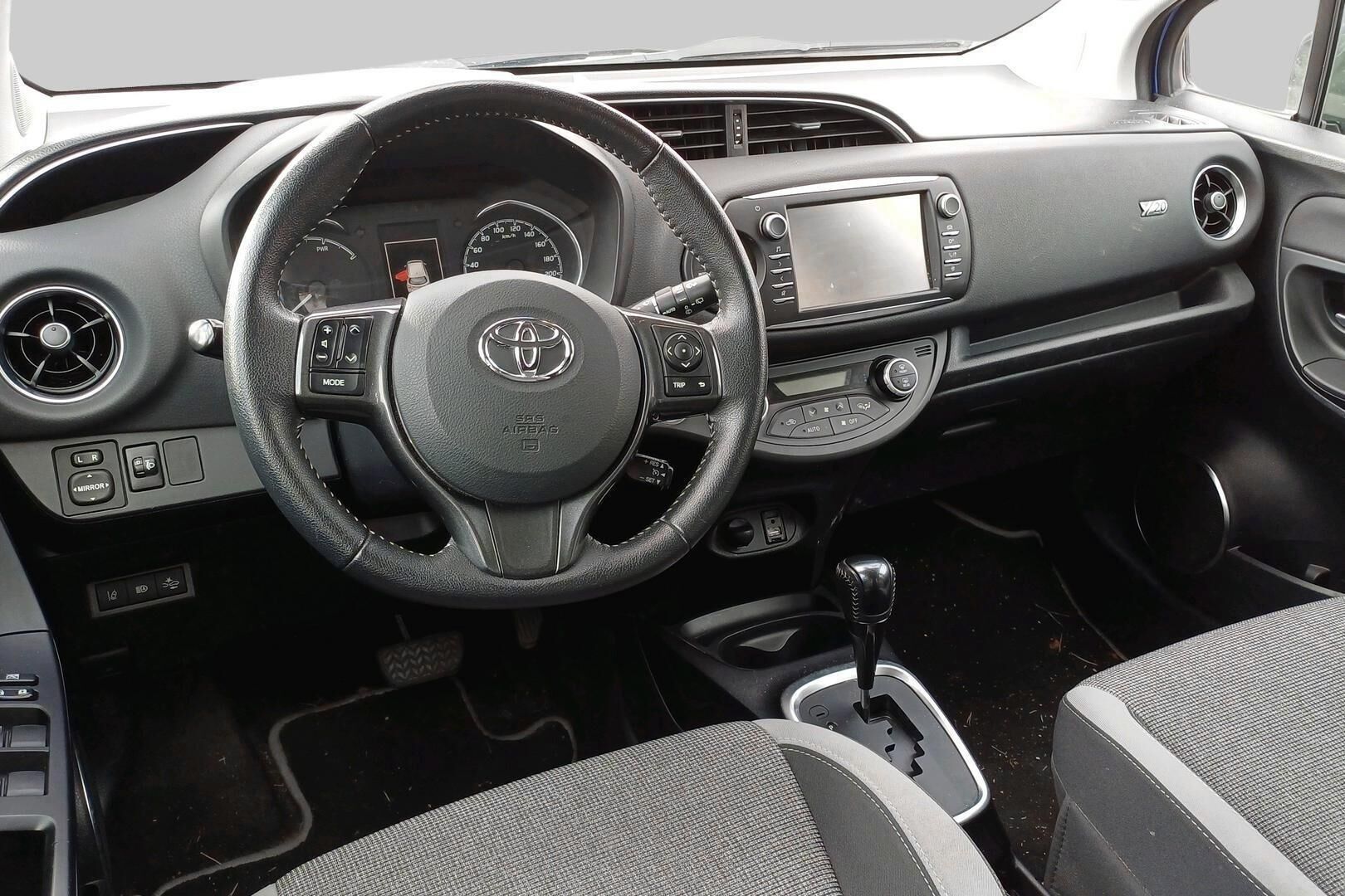 Toyota Yaris iso kuva 2