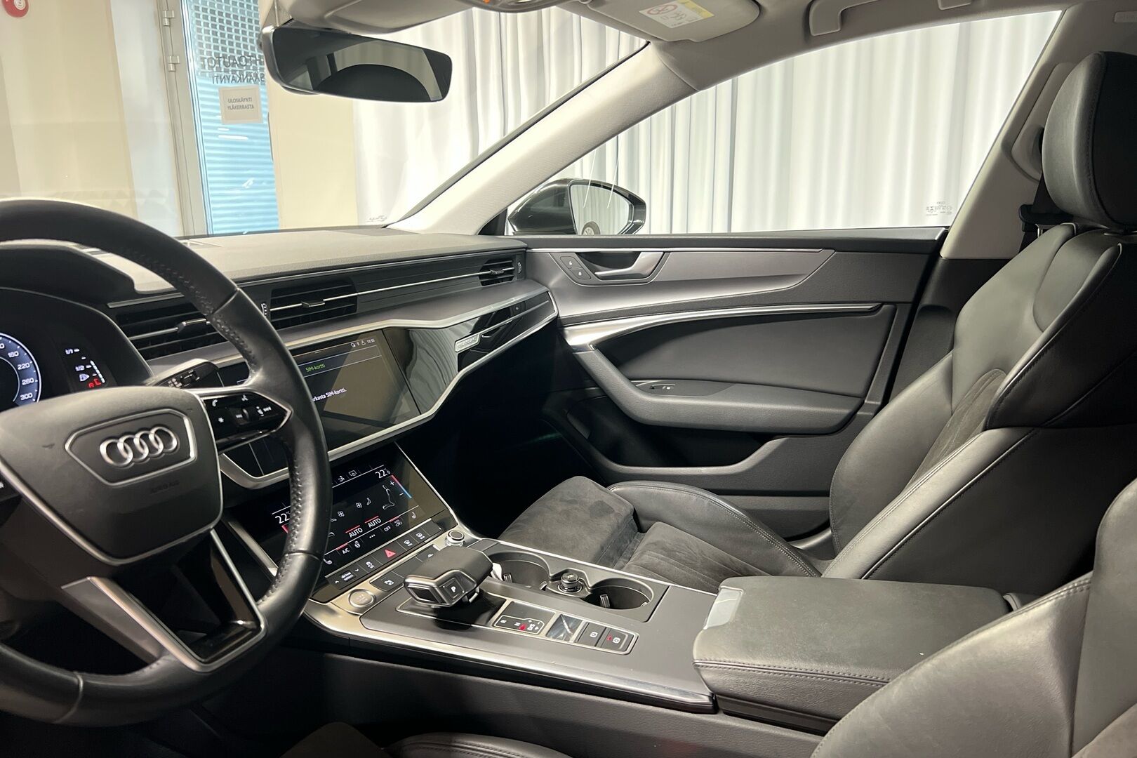 Audi A7 iso kuva 8