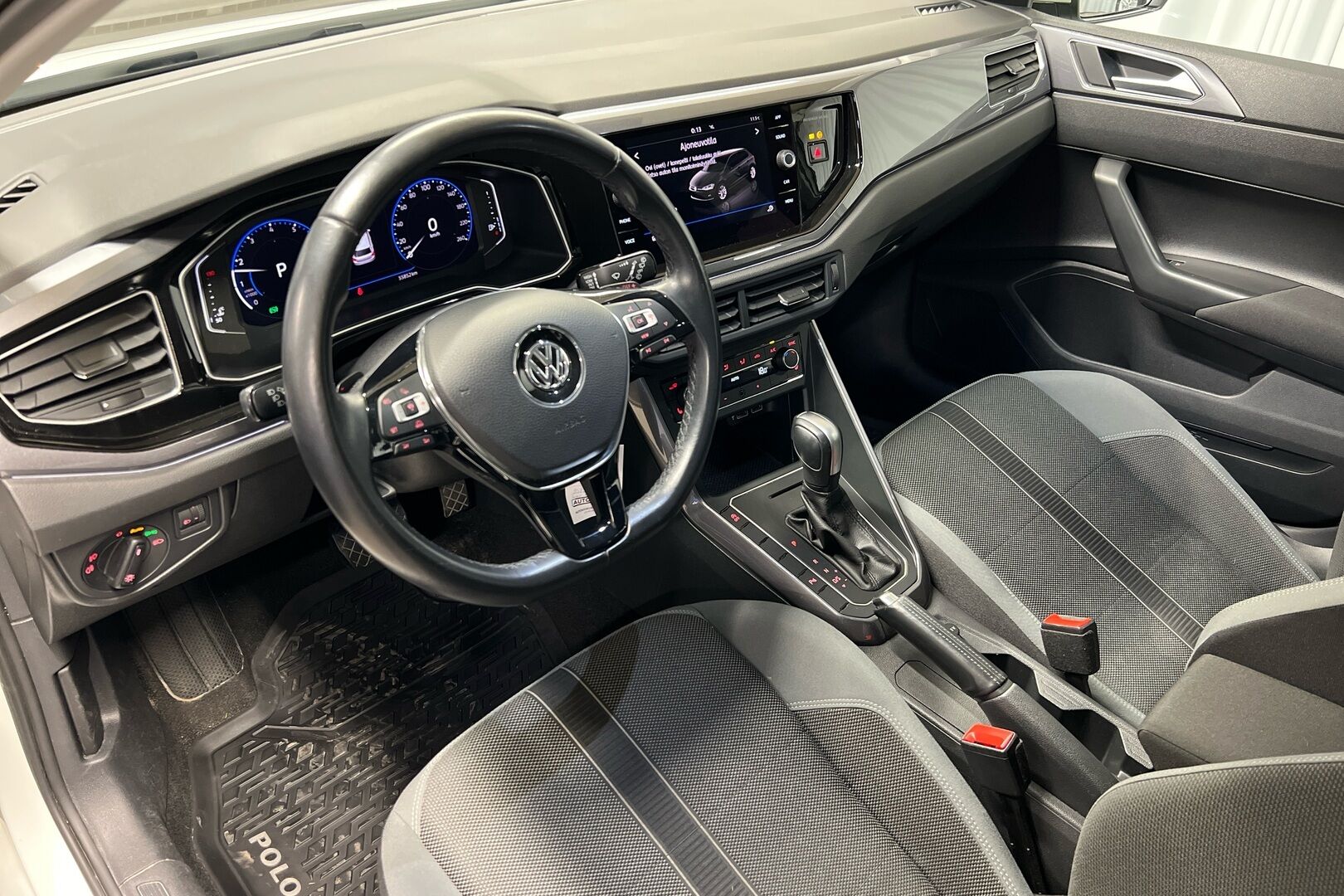 Volkswagen Polo iso kuva 11