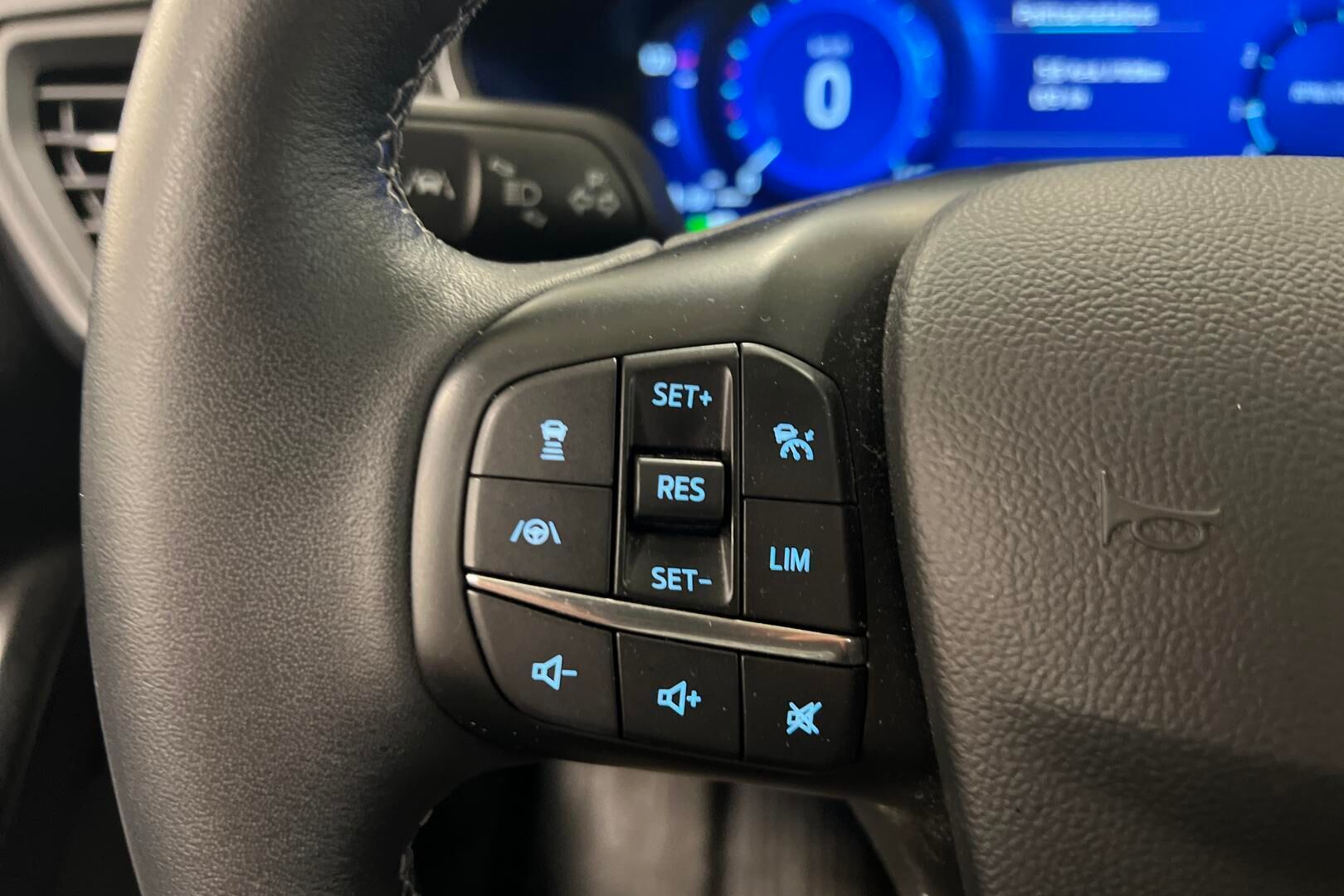 Ford Focus iso kuva 17