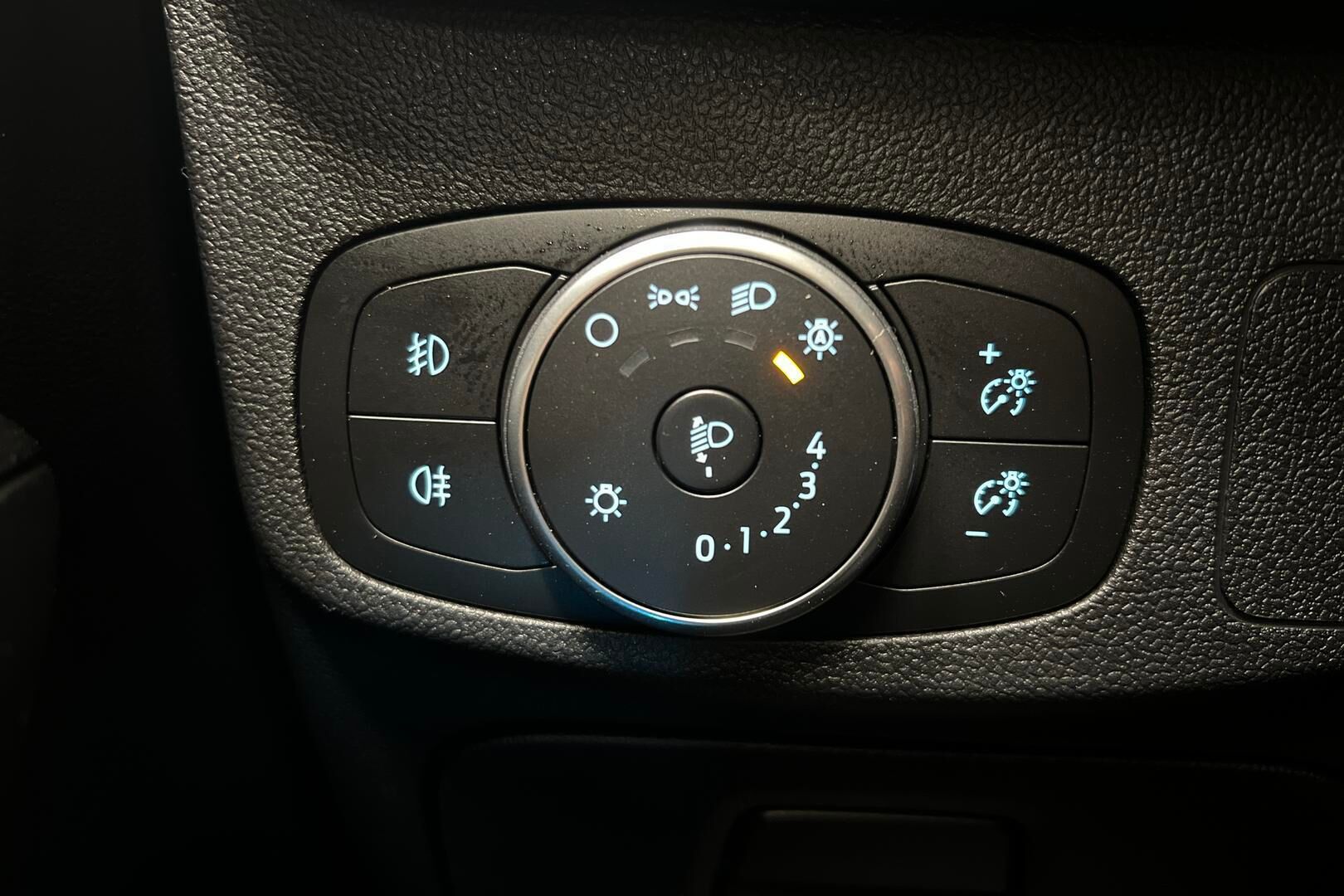 Ford Focus iso kuva 19