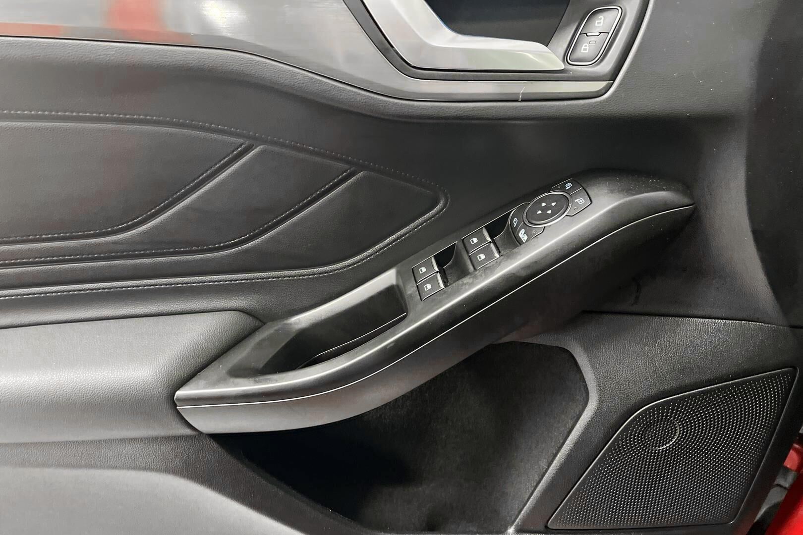 Ford Focus iso kuva 20