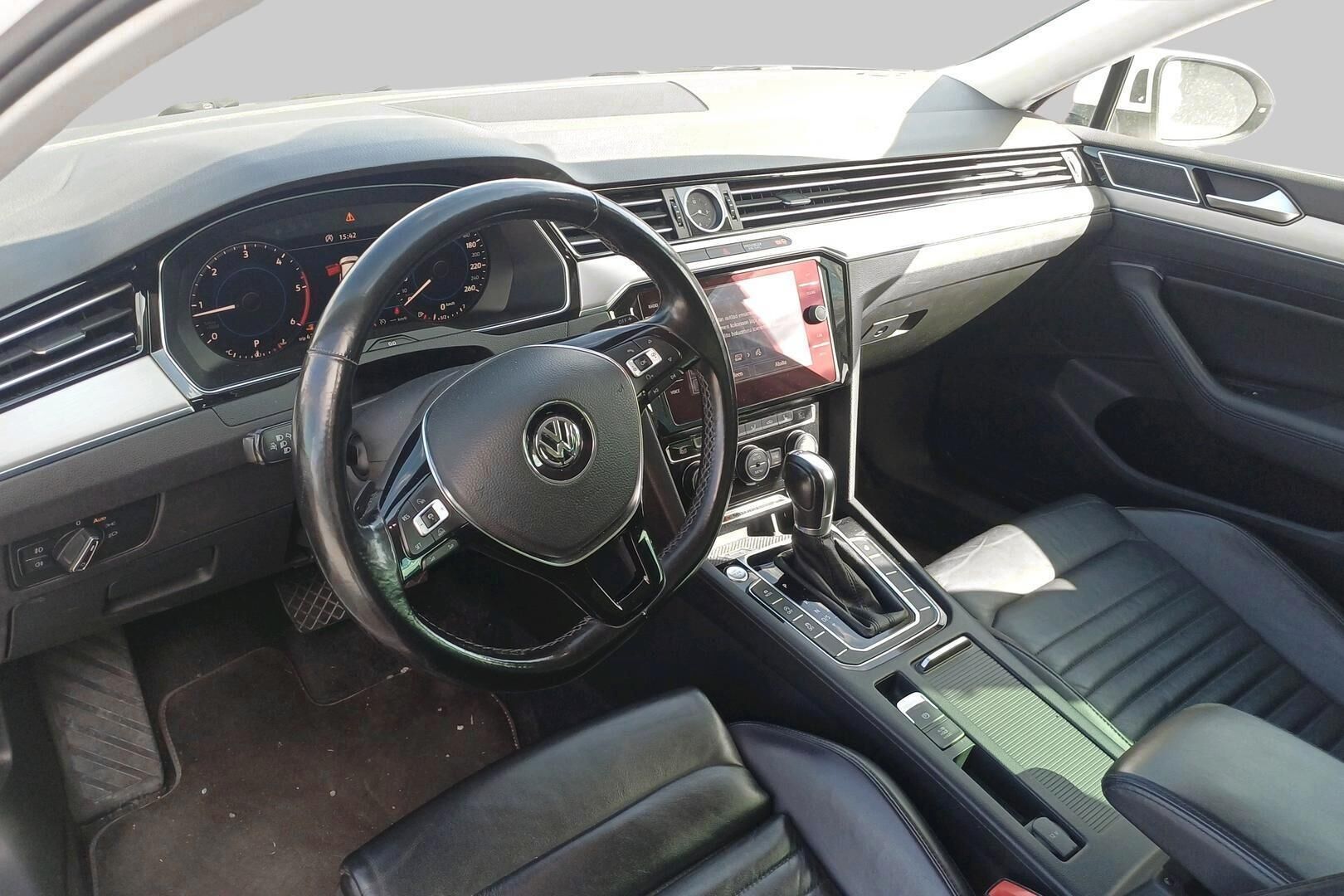 Volkswagen Passat iso kuva 1