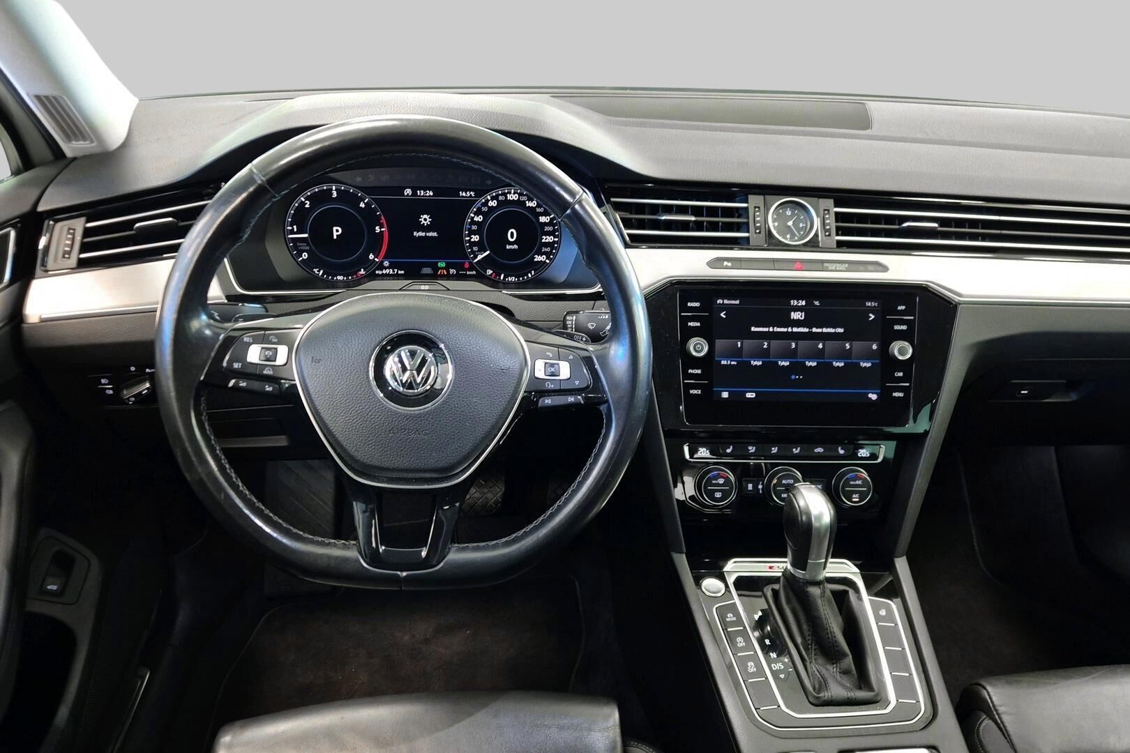 Volkswagen Passat iso kuva 9