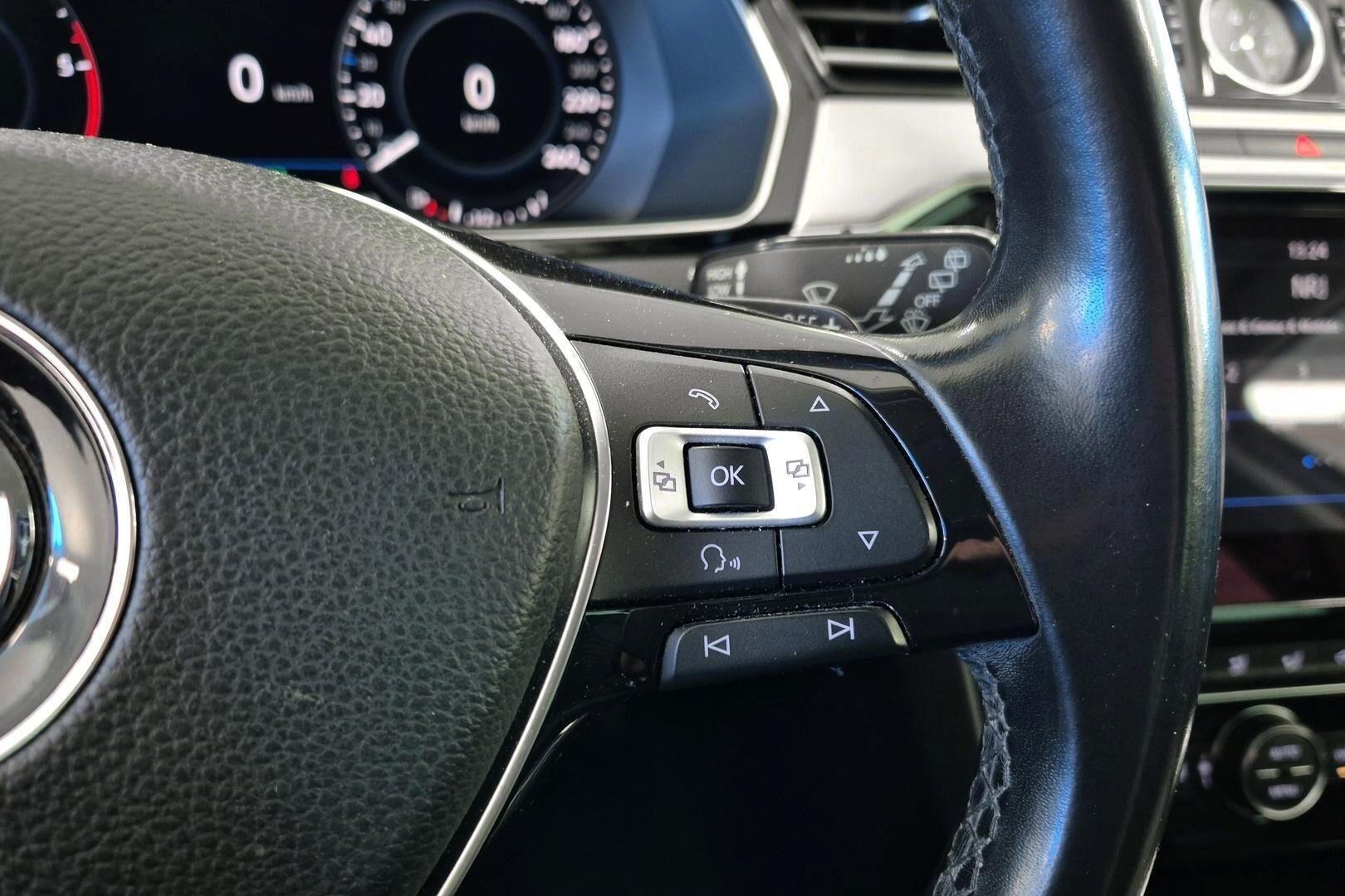 Volkswagen Passat iso kuva 15