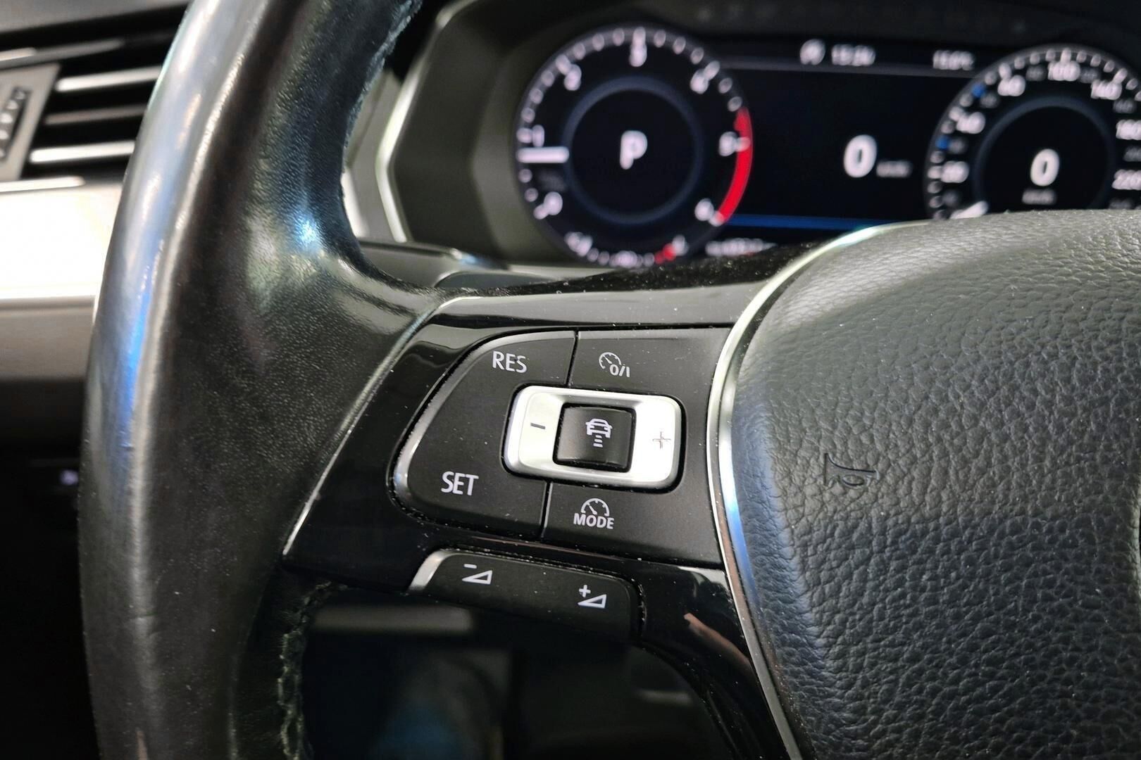 Volkswagen Passat iso kuva 16