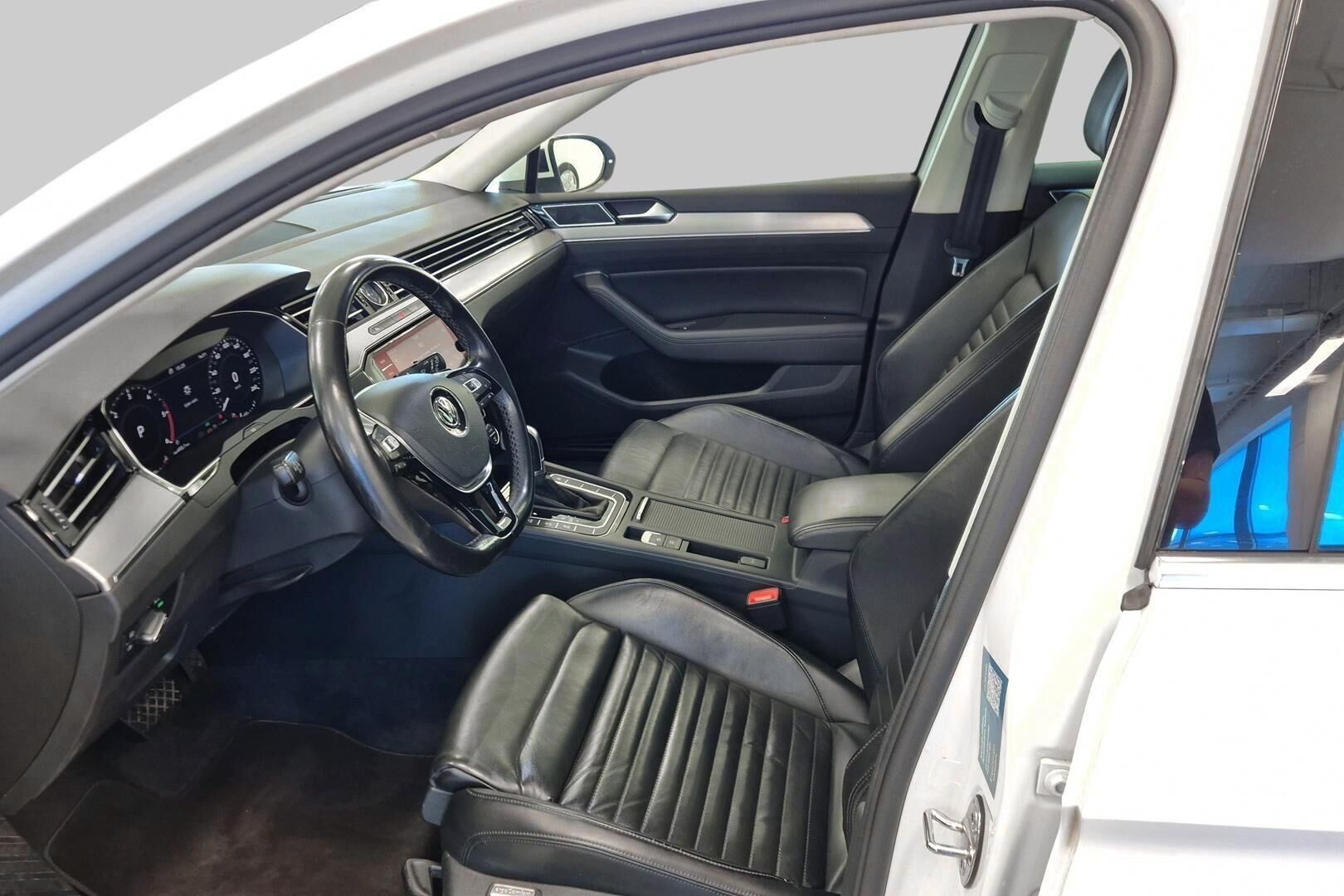 Volkswagen Passat iso kuva 7