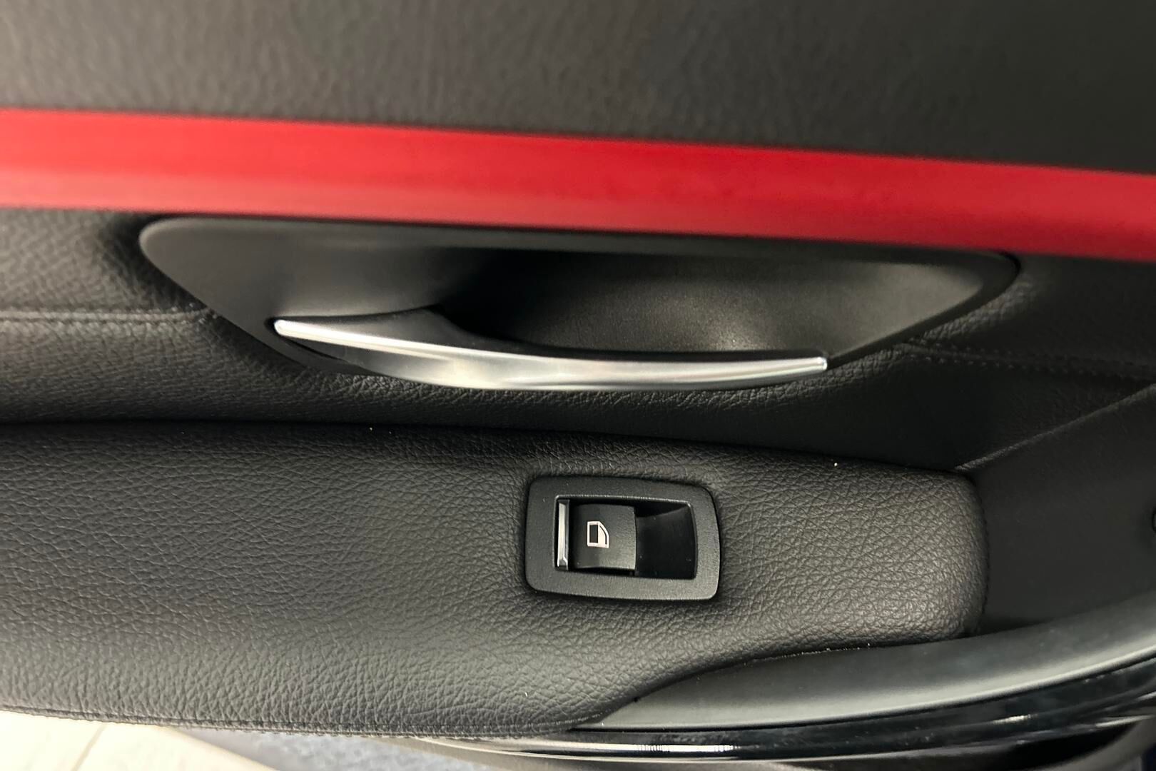 BMW 3-SARJA iso kuva 5