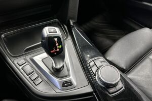 BMW 3-SARJA esikatselu 11