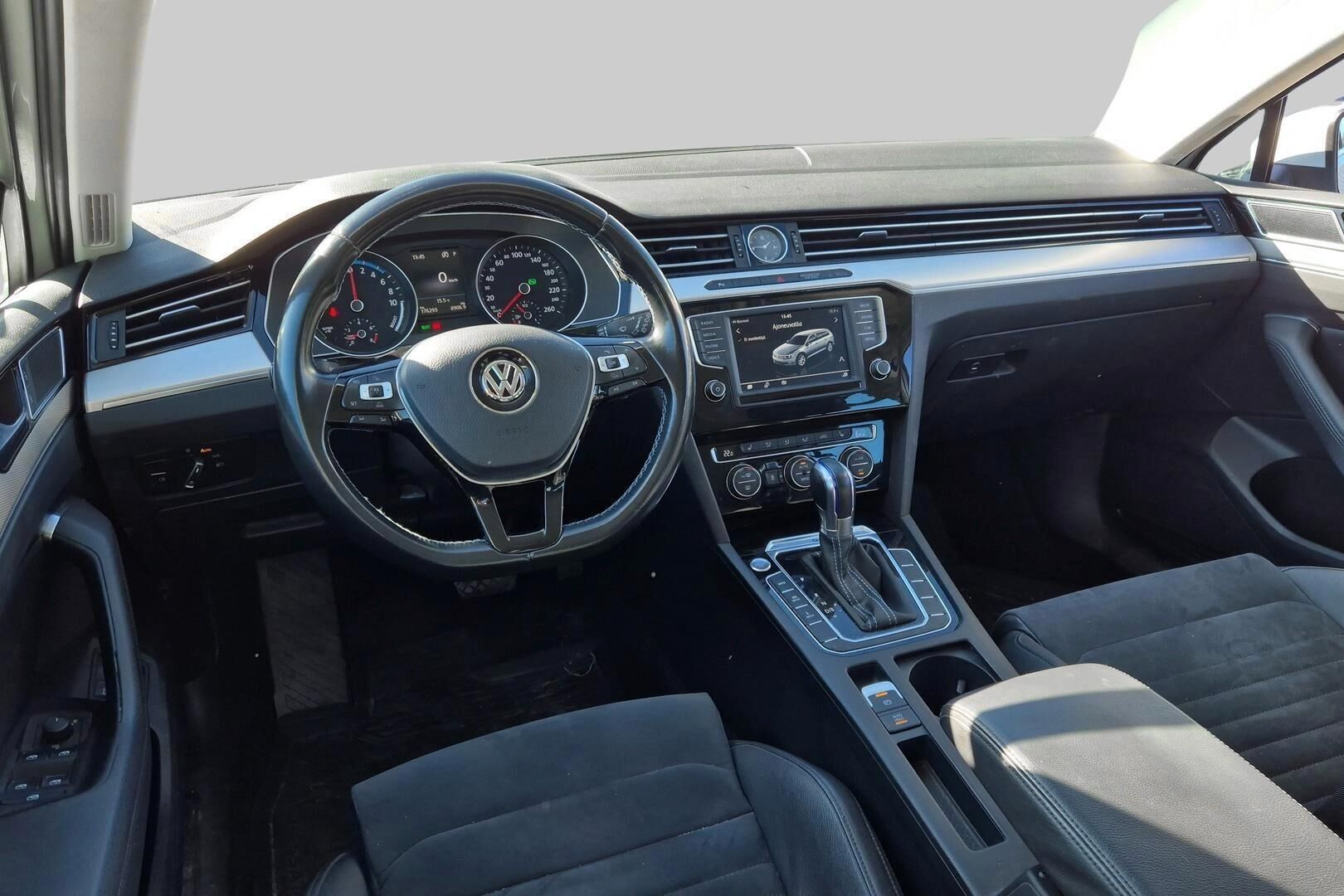 Volkswagen Passat iso kuva 3