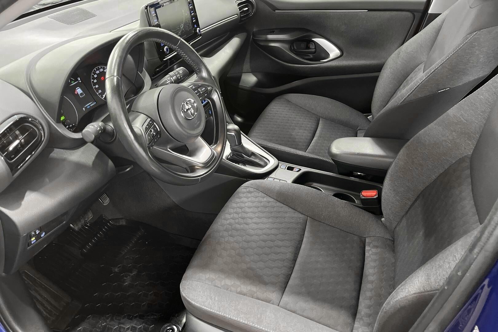 Toyota Yaris iso kuva 8