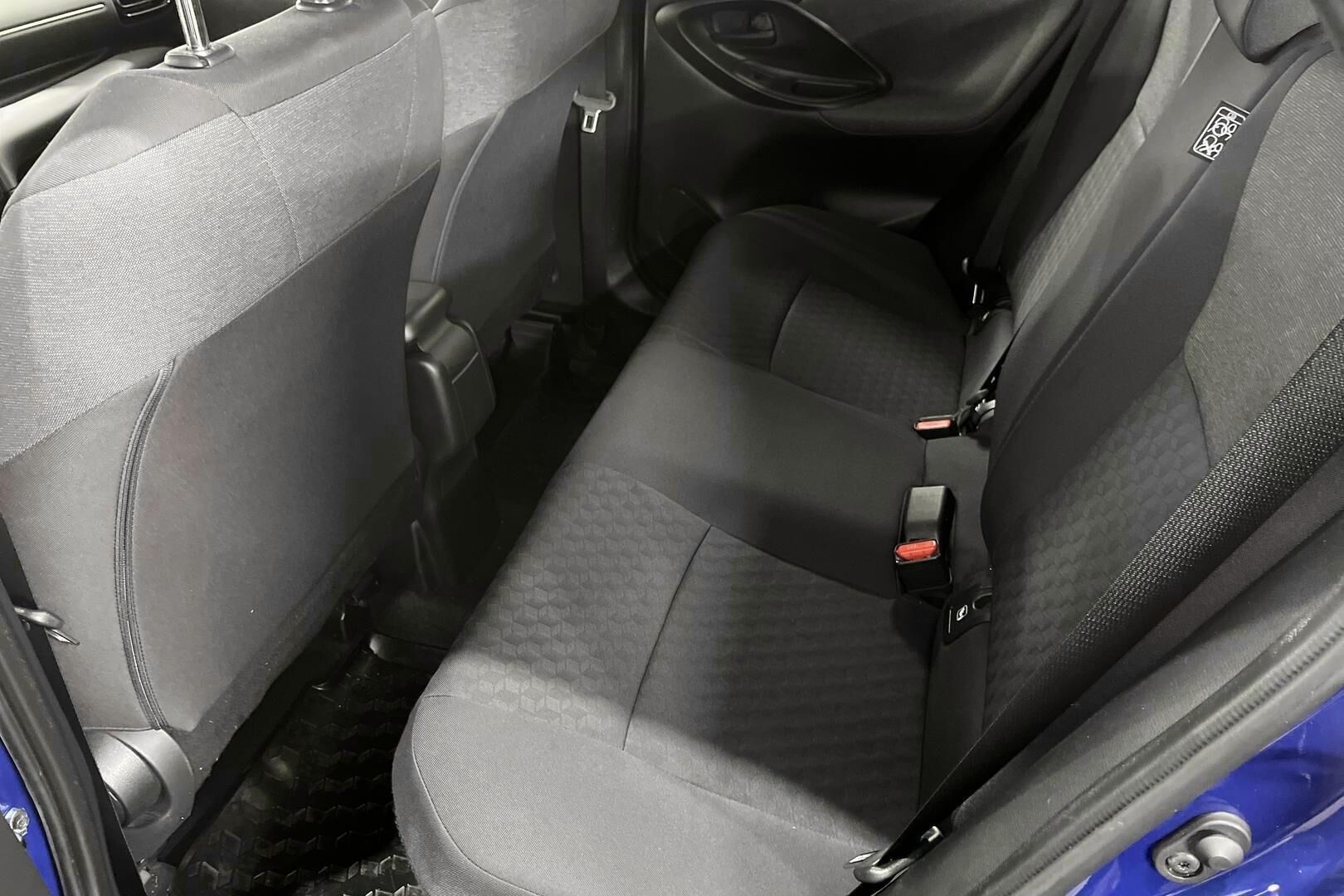 Toyota Yaris iso kuva 9