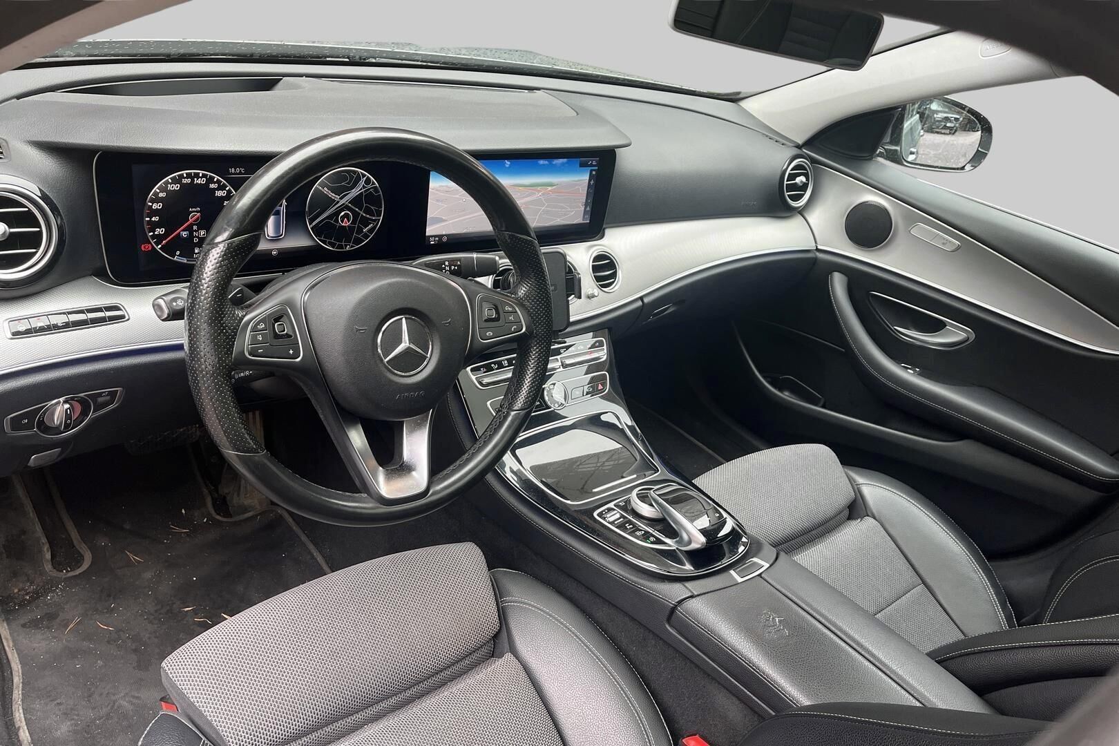 Mercedes-Benz E iso kuva 2