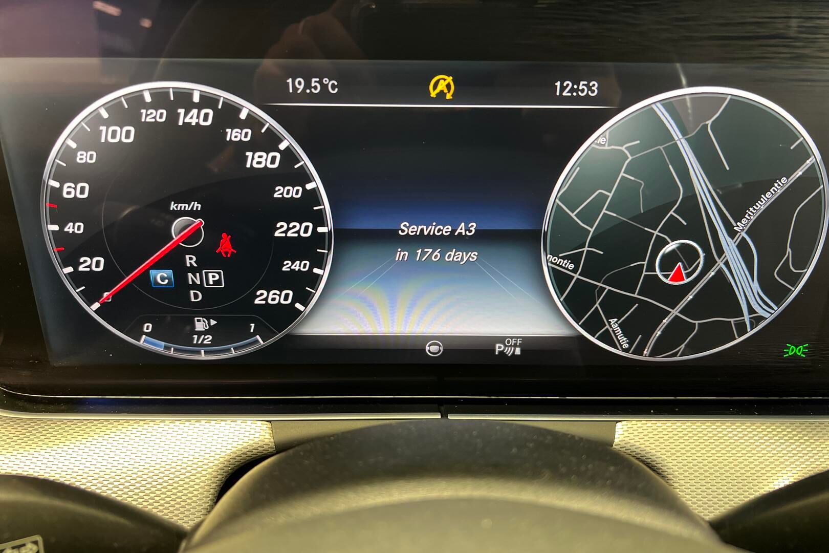 Mercedes-Benz E iso kuva 22
