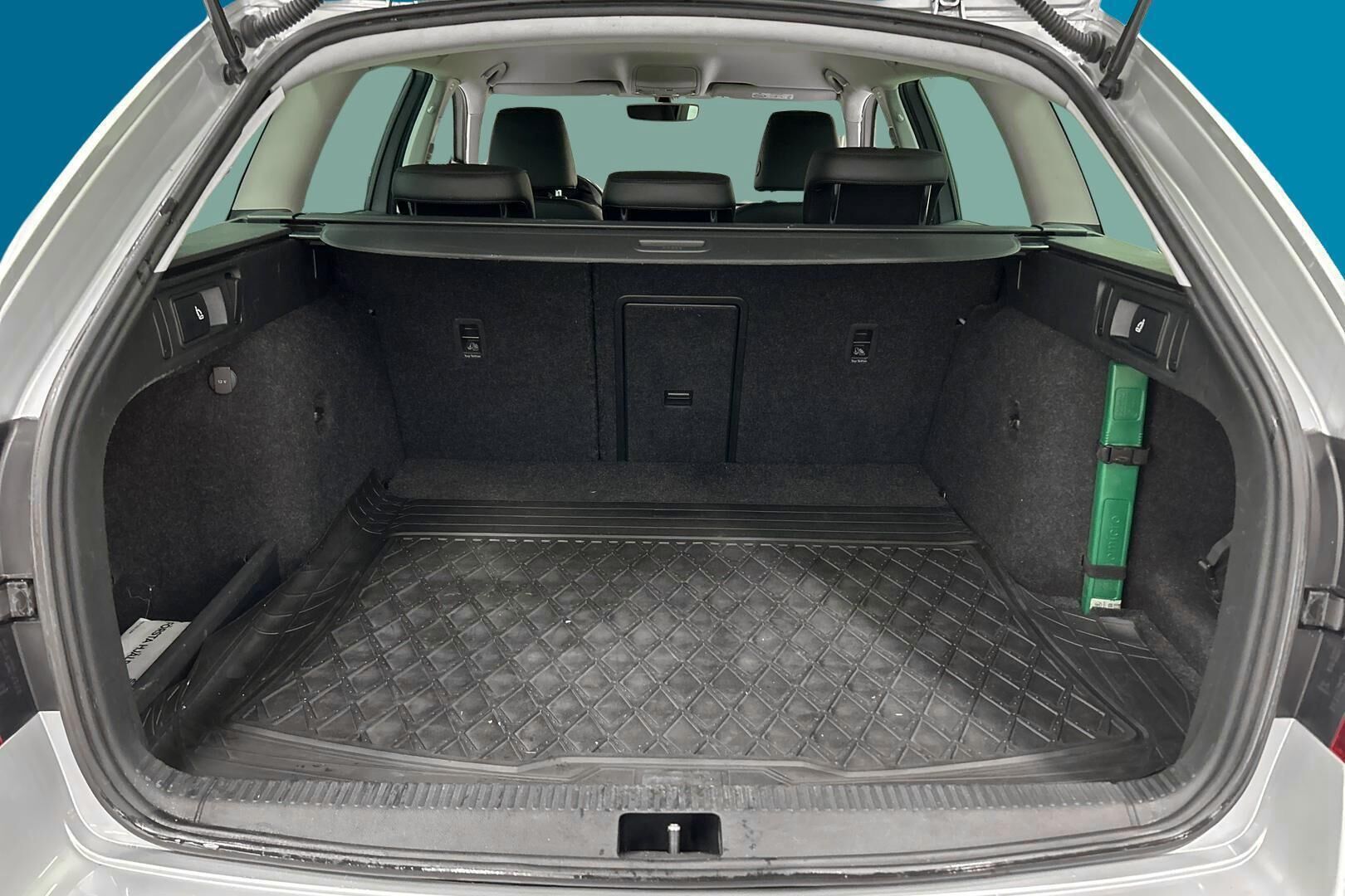 SKODA Octavia iso kuva 12