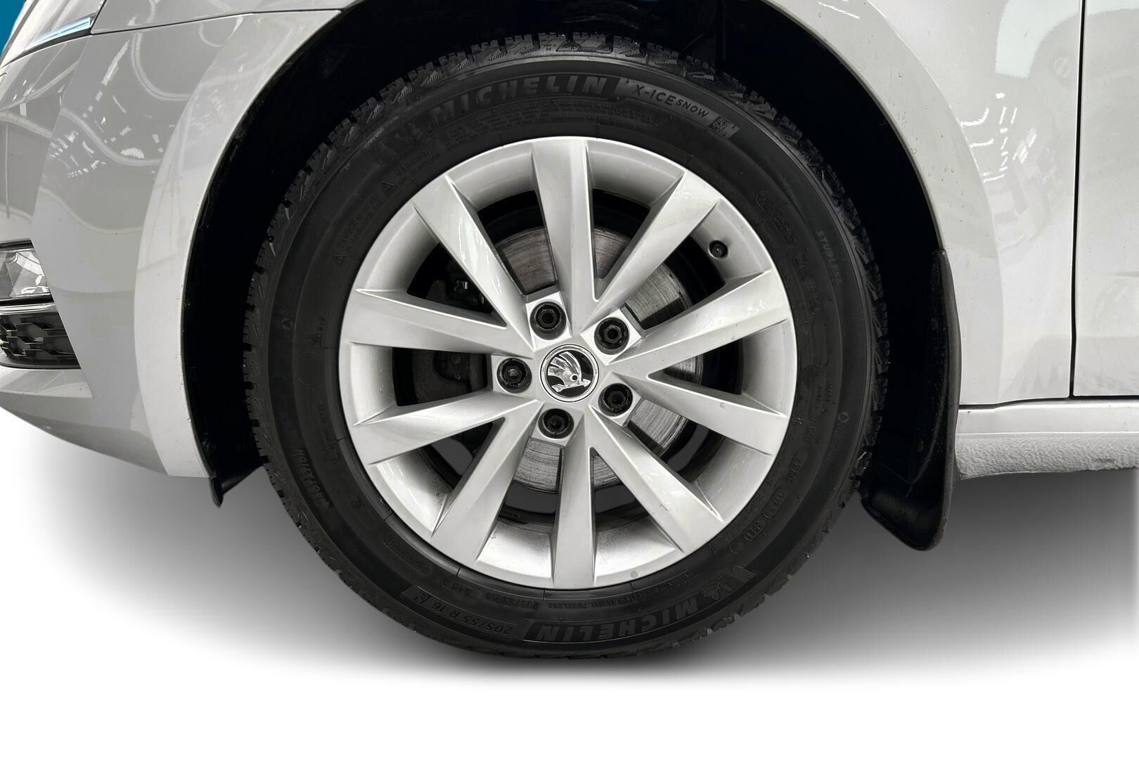 SKODA Octavia iso kuva 13