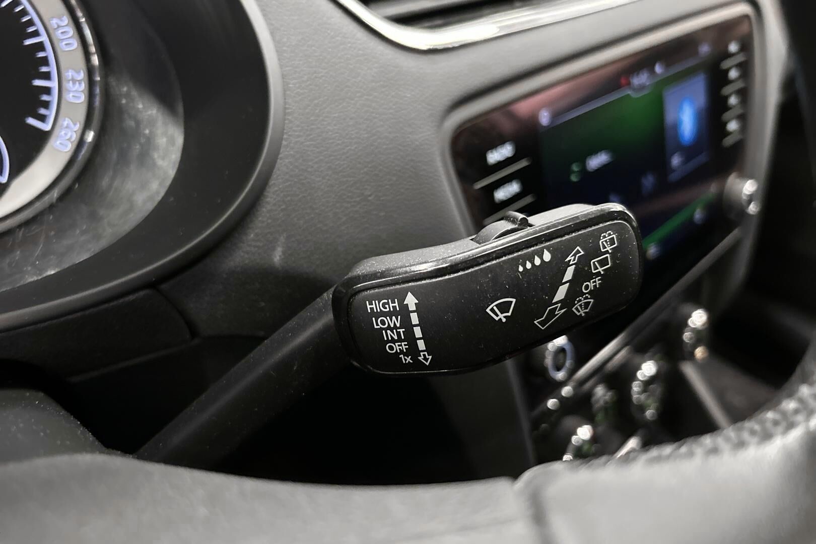 SKODA Octavia iso kuva 18