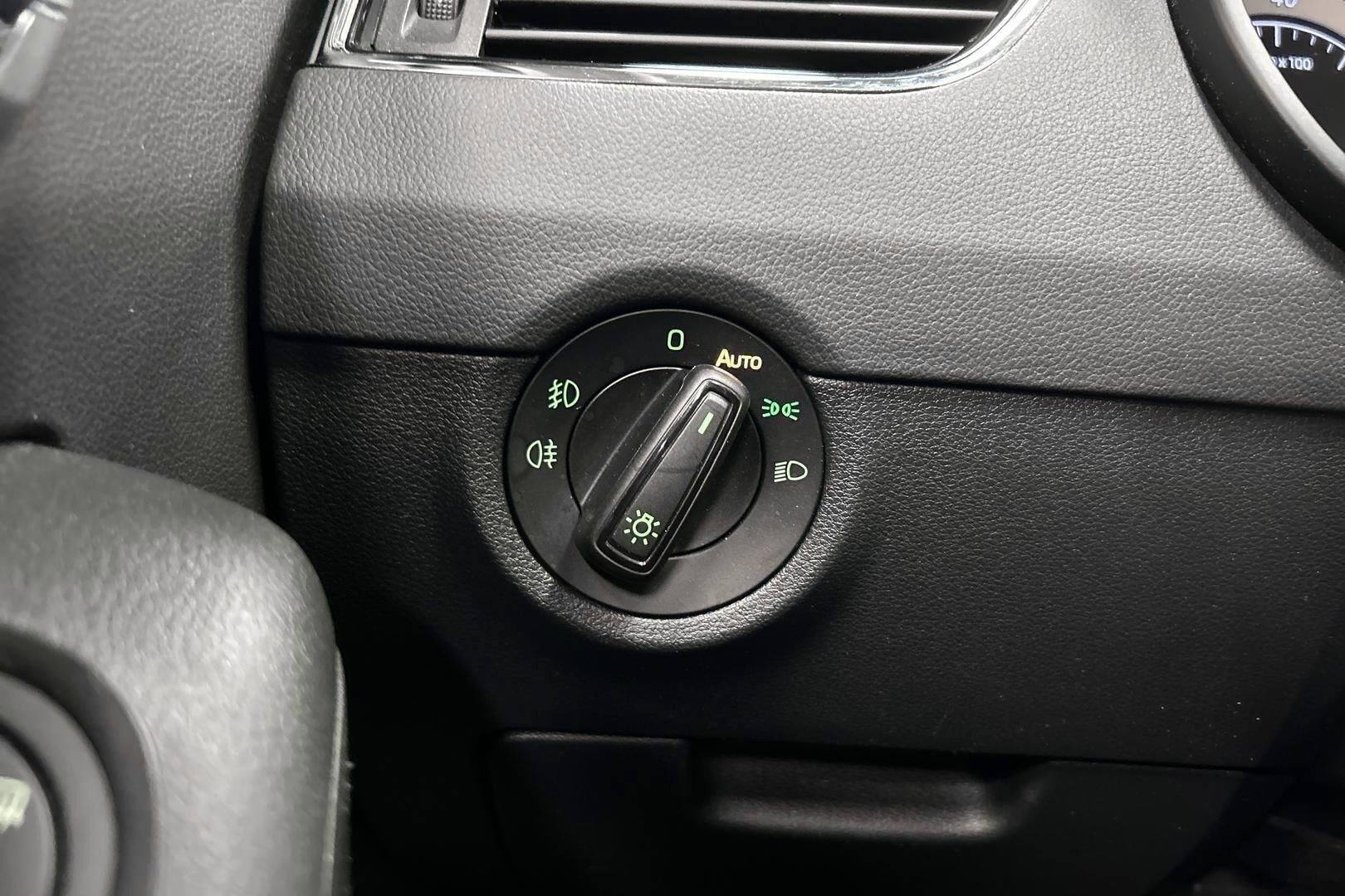 SKODA Octavia iso kuva 21