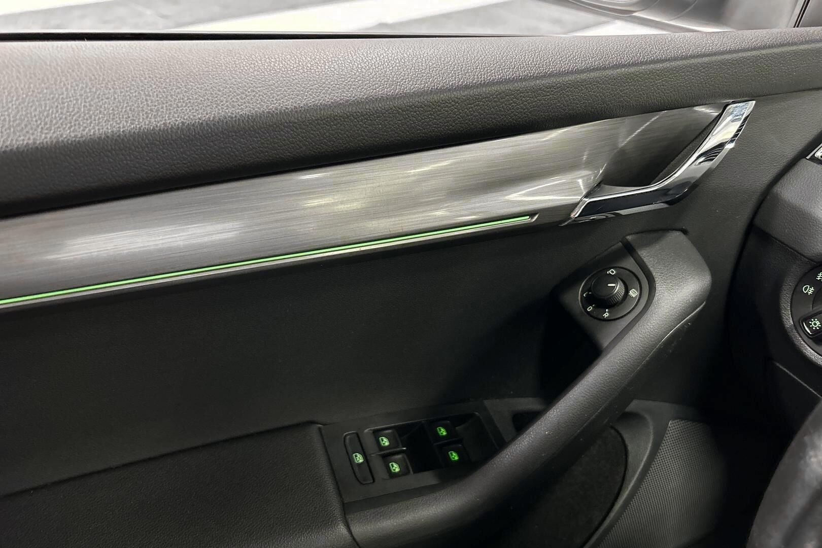 SKODA Octavia iso kuva 22