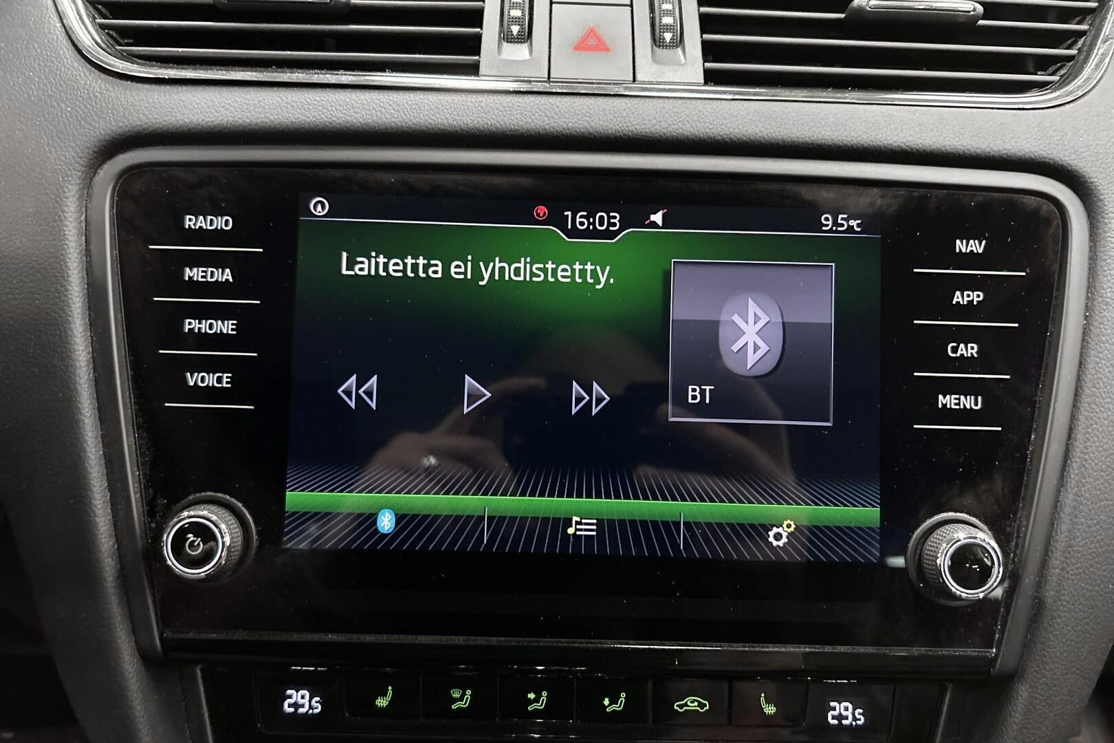 SKODA Octavia iso kuva 23