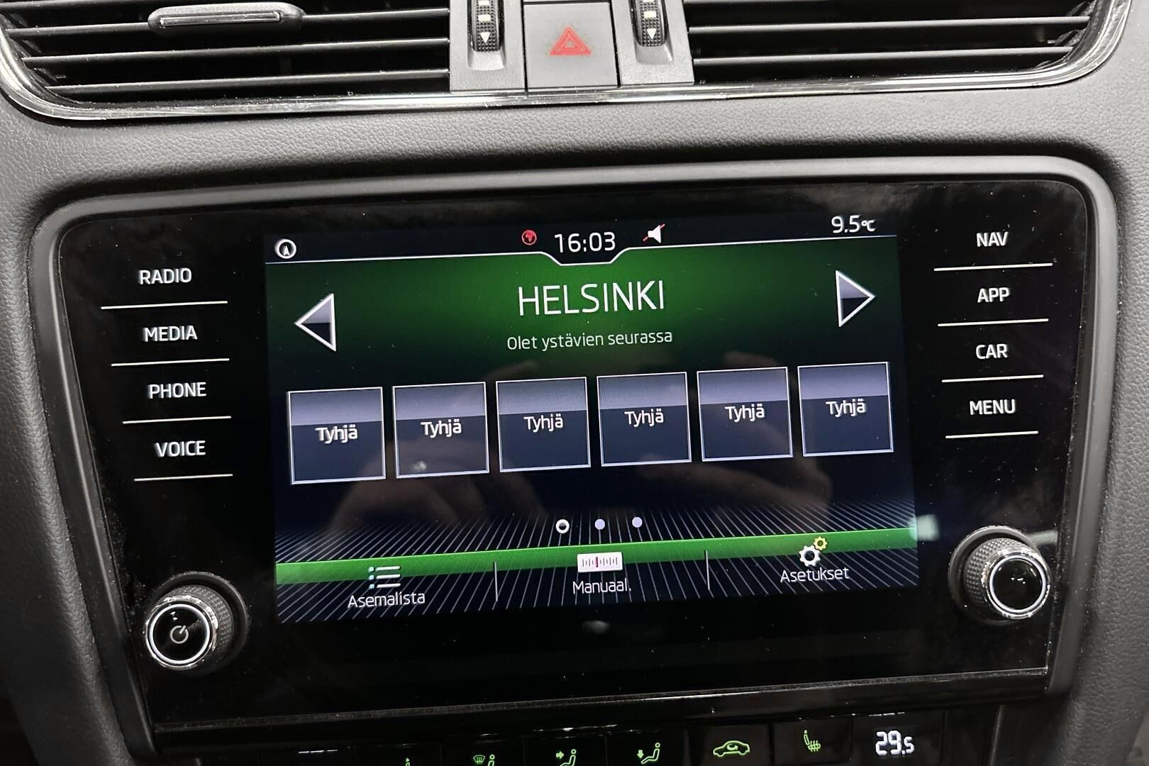 SKODA Octavia iso kuva 24