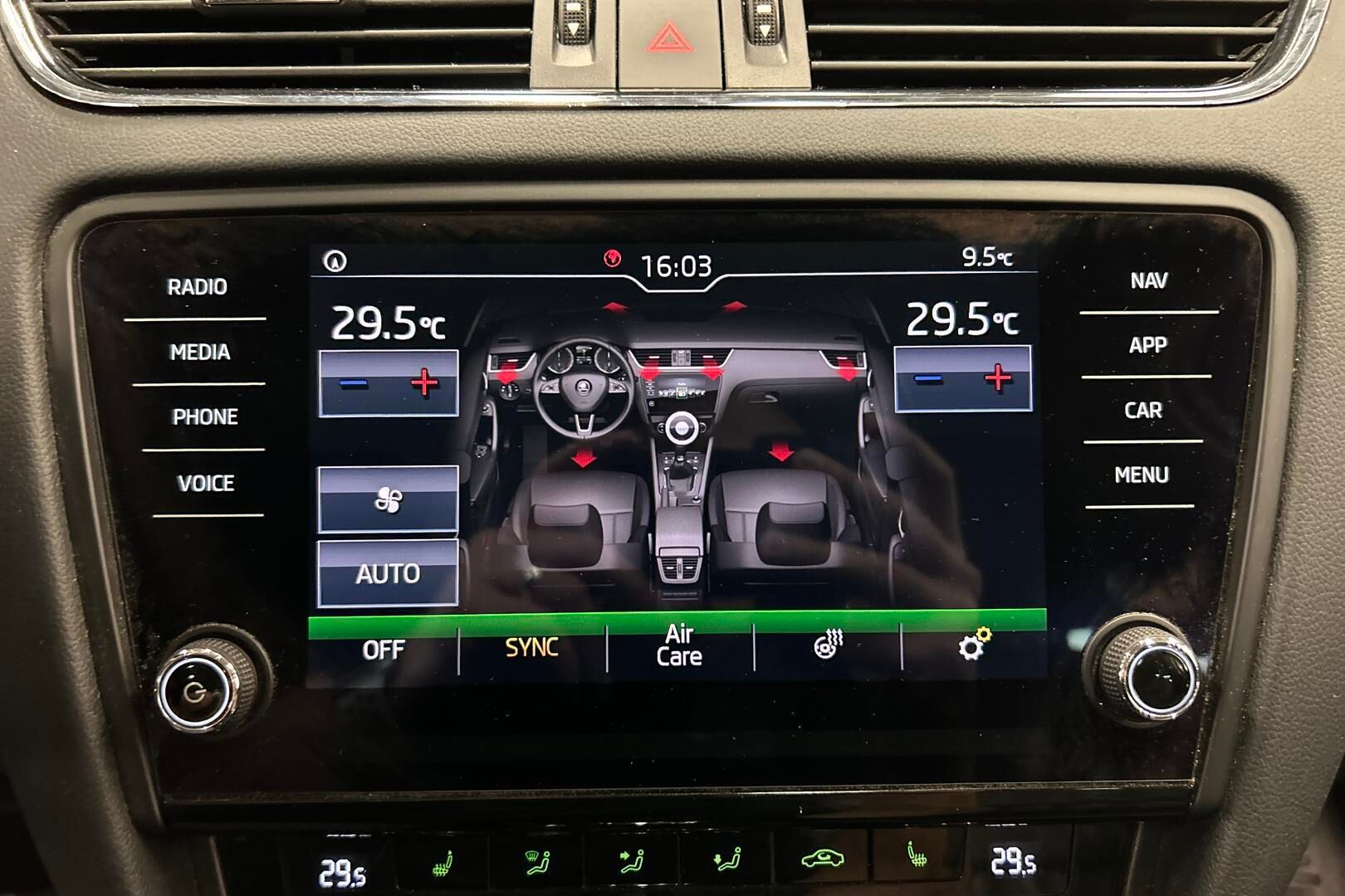 SKODA Octavia iso kuva 30