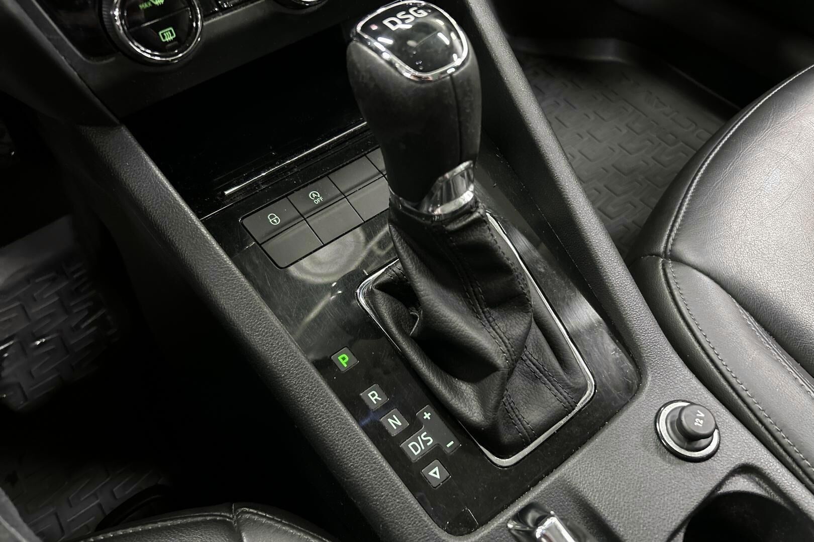 SKODA Octavia iso kuva 34